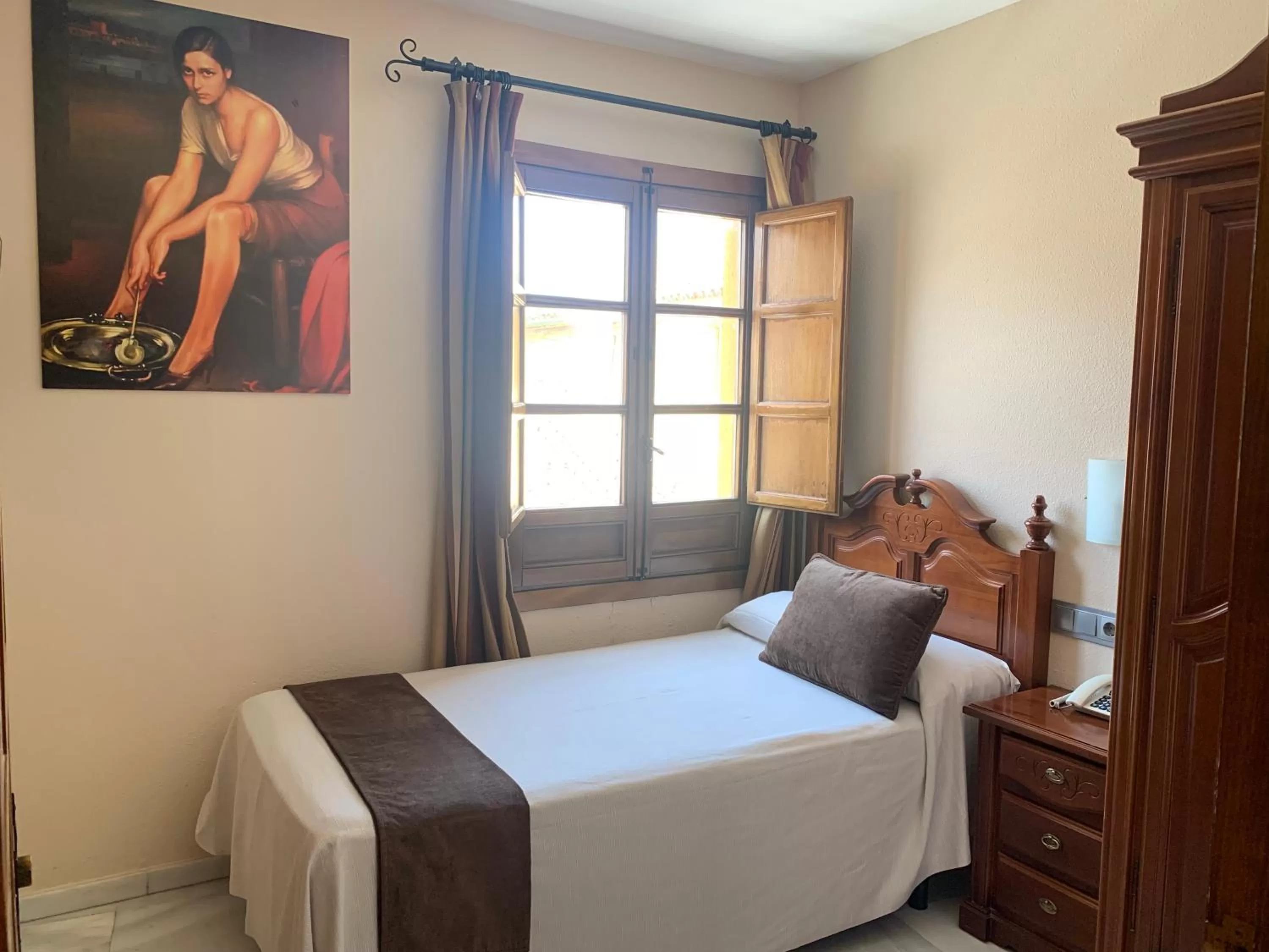 Photo of the whole room, Bed in Hotel Casa Museo de la Mezquita