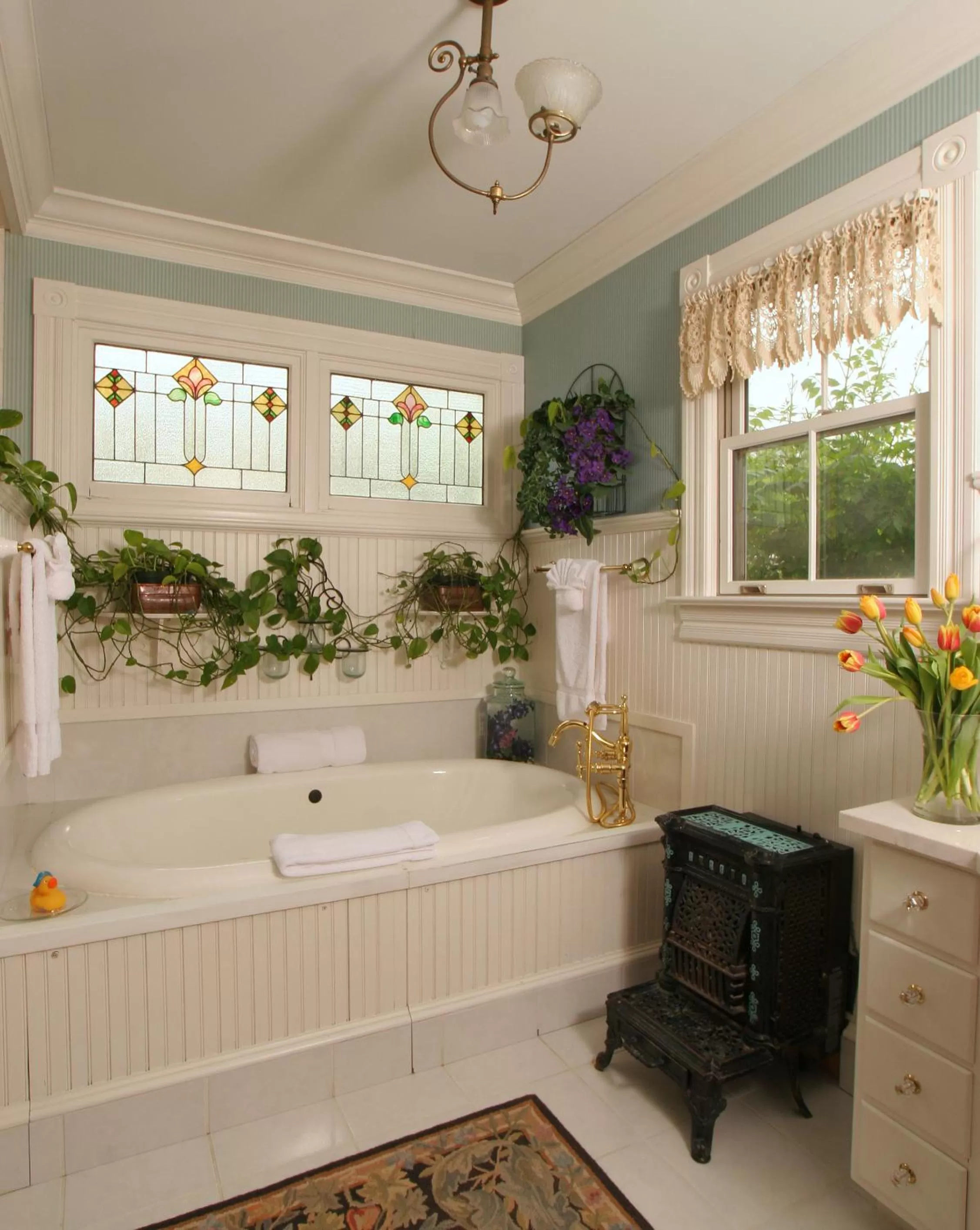 Bathroom in White Doe Inn Bed & Breakfast