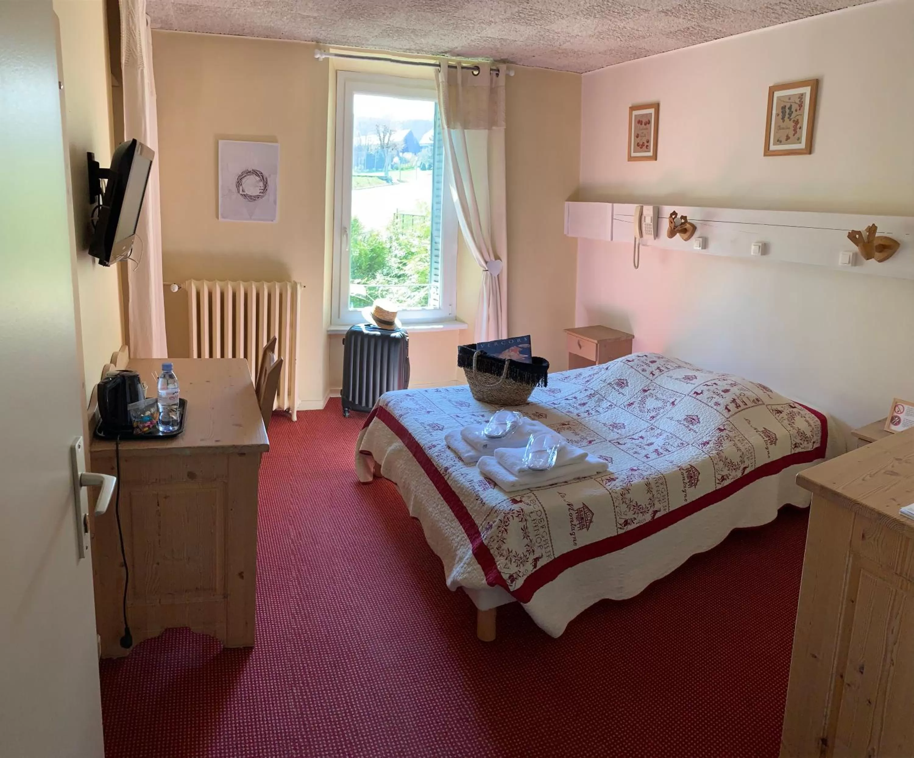 Property building in Hôtel Le Dauphin