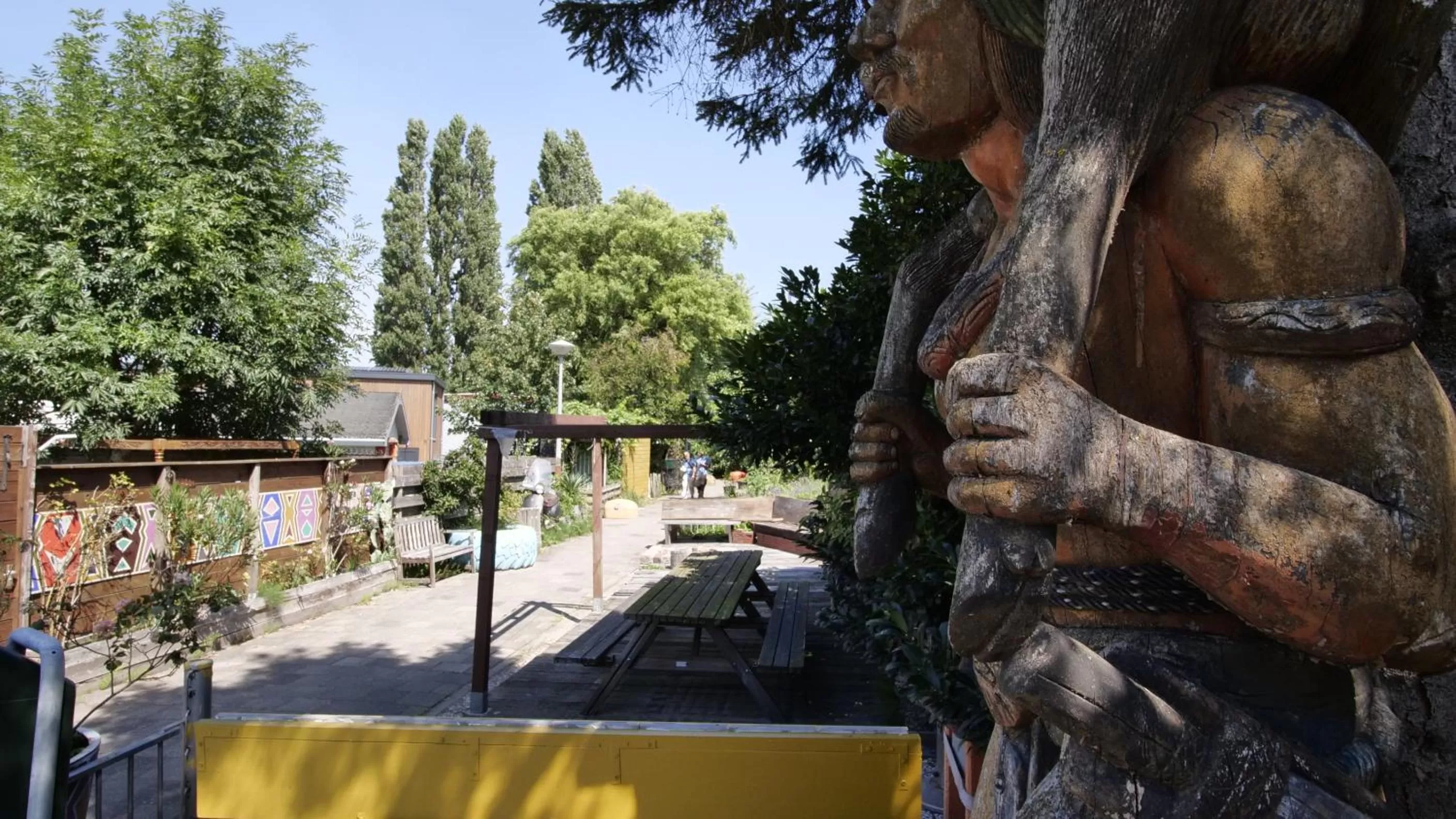 Neighbourhood in Houseboat apartment with water terrace, free parking, free bikes & fast wifi