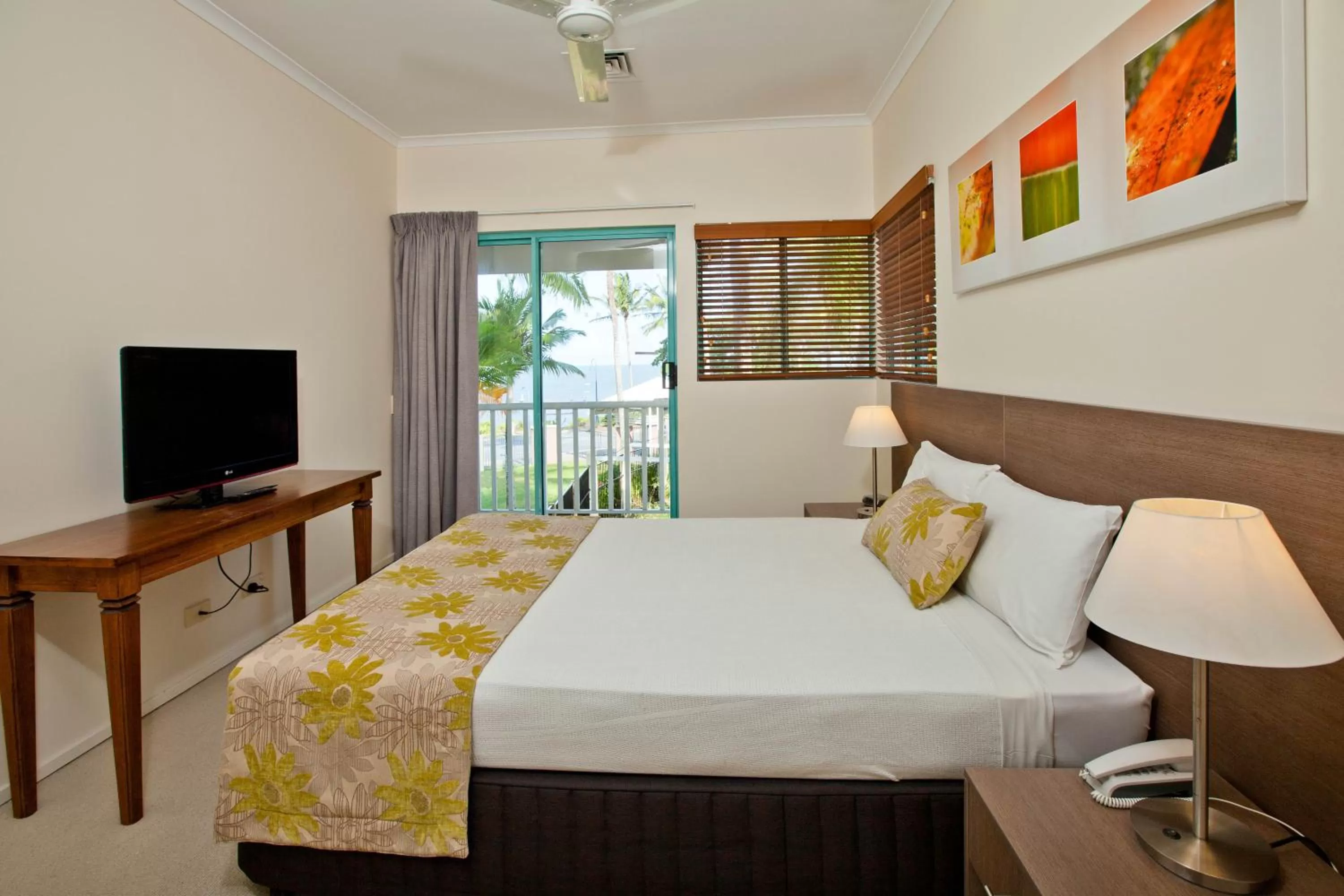 Three-Bedroom Apartment in Coral Sands Beachfront Resort