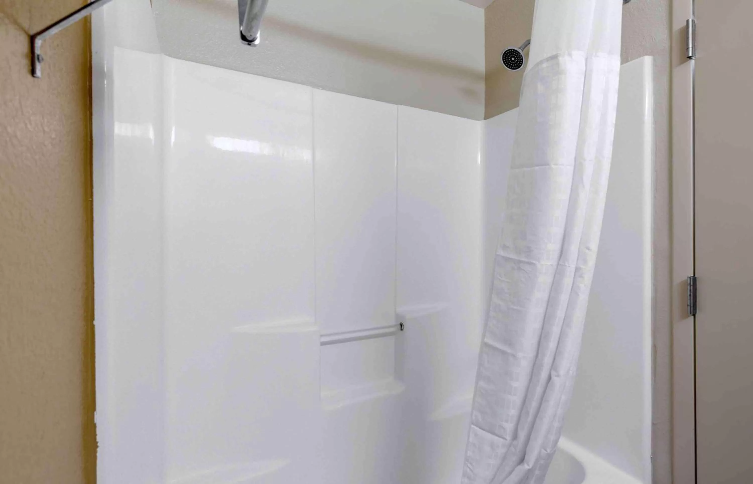 Bathroom in Extended Stay America Select Suites - Raleigh - RDU Airport