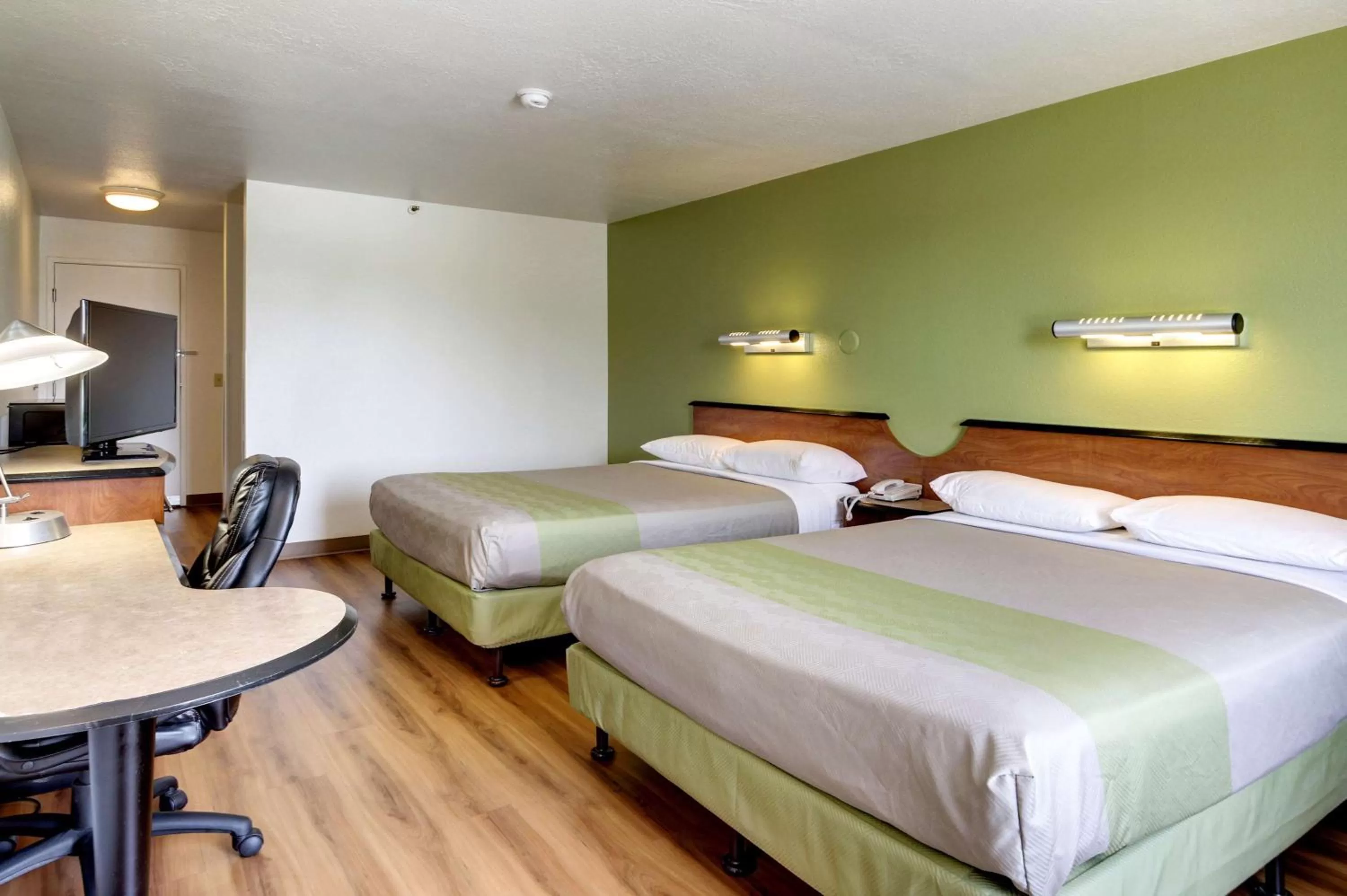 TV and multimedia in Motel 6-Ogden, UT - Riverdale