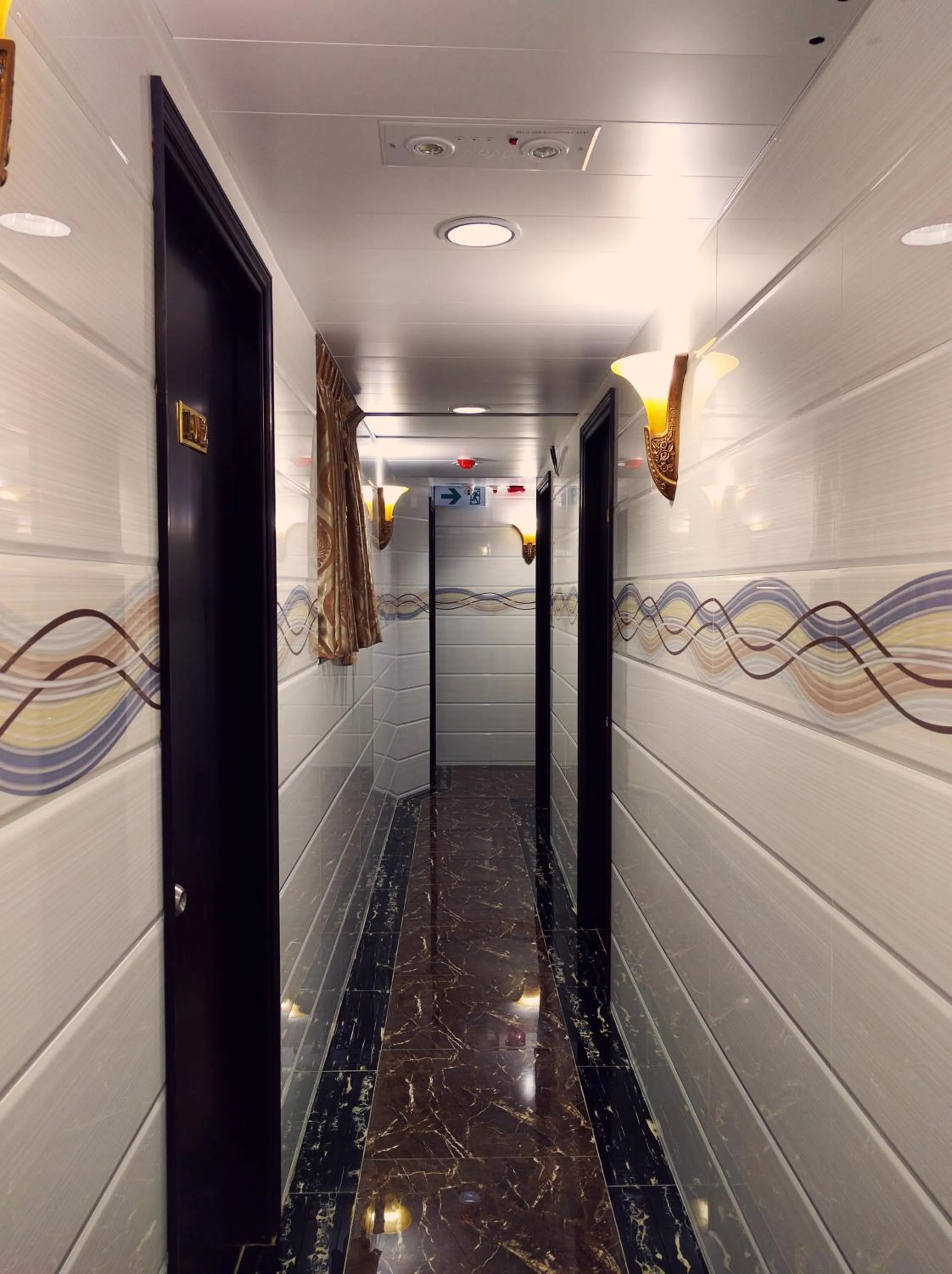 Library in Paris Guest House DHILLON HOTEL HK LTD 24 HOUR RECEPTION BLOCK D E 10F