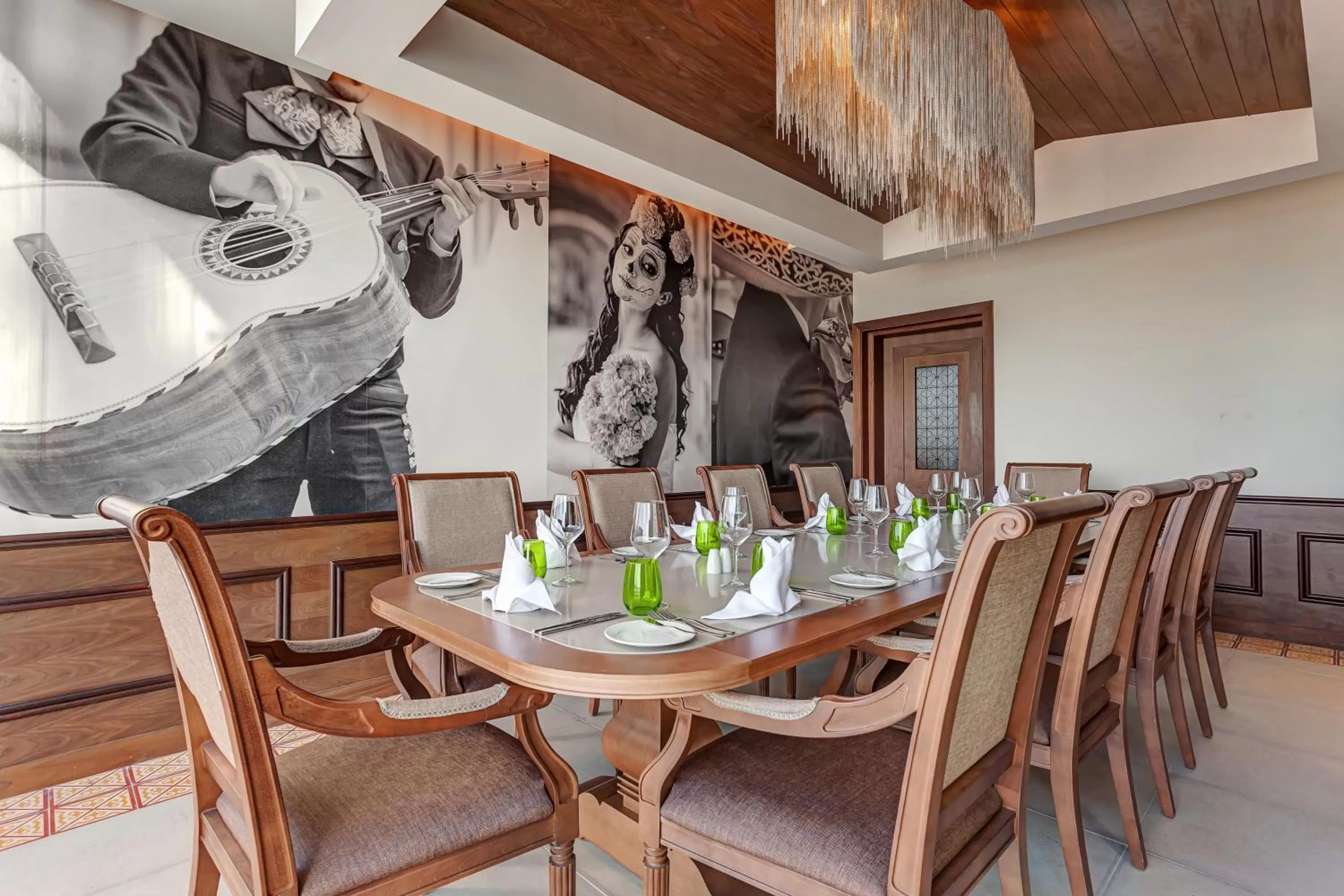Restaurant/places to eat in Royalton CHIC Cancun, An Autograph Collection All-Inclusive Resort - Adults Only