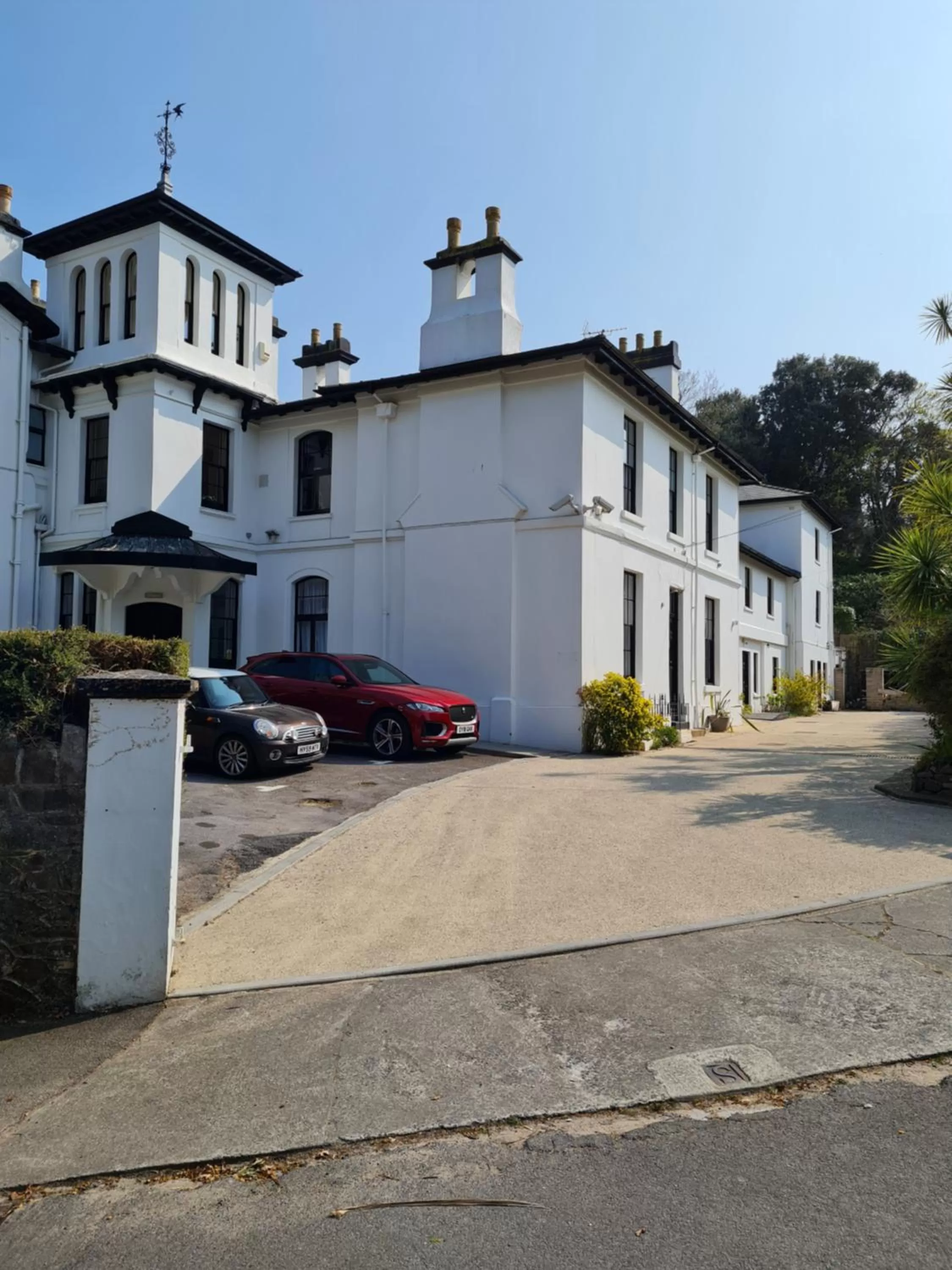 Property building in Palm Grove Apartments