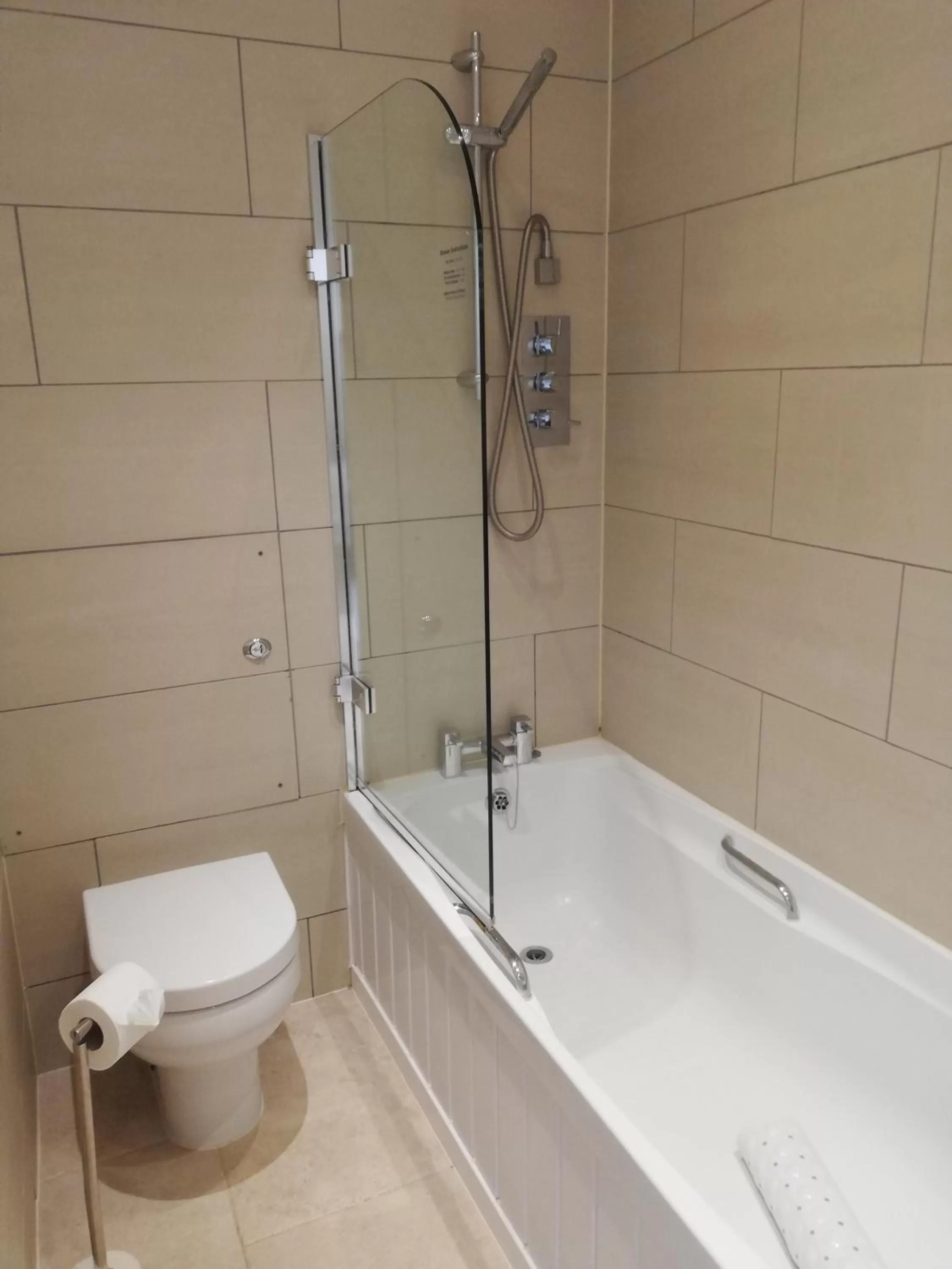 Bathroom in Cliff Hotel