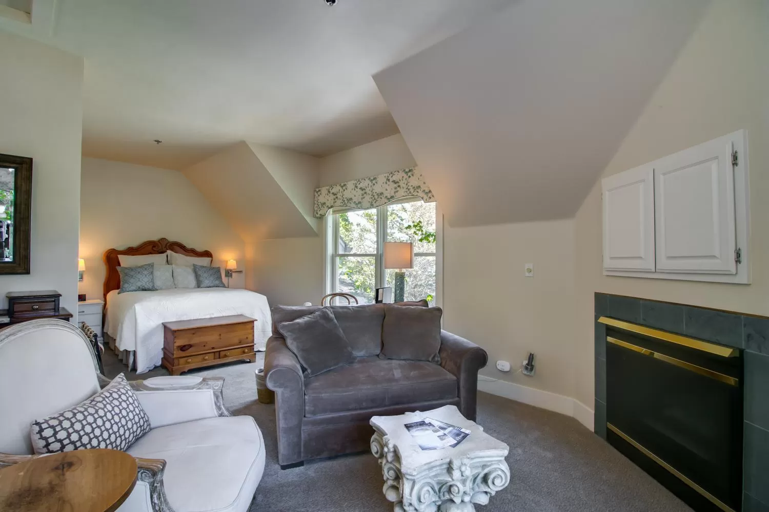 Bed in Winchester Inn