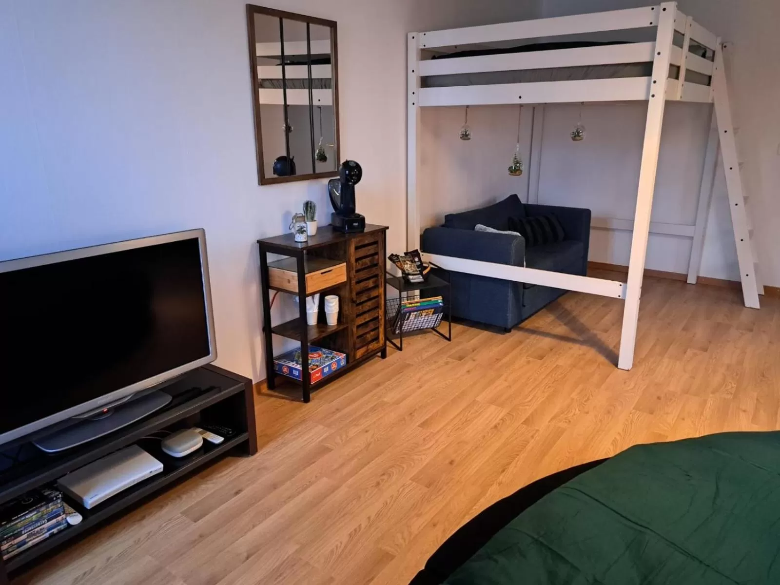 TV/Entertainment Center in Chambre d'hôte du Mont D'or