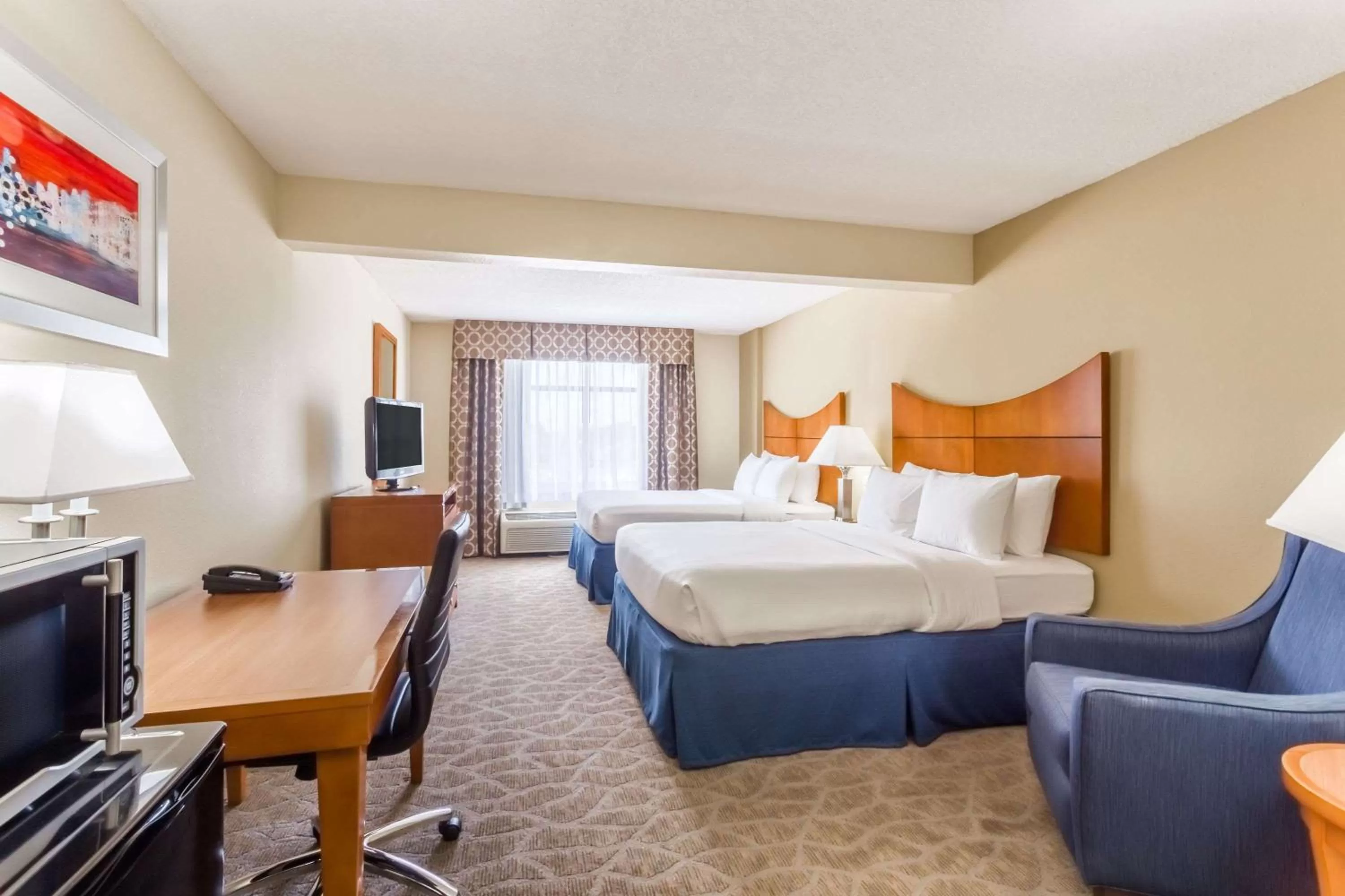 Photo of the whole room, Bed in Wingate by Wyndham, Universal Studios - Free Theme Park Shuttle