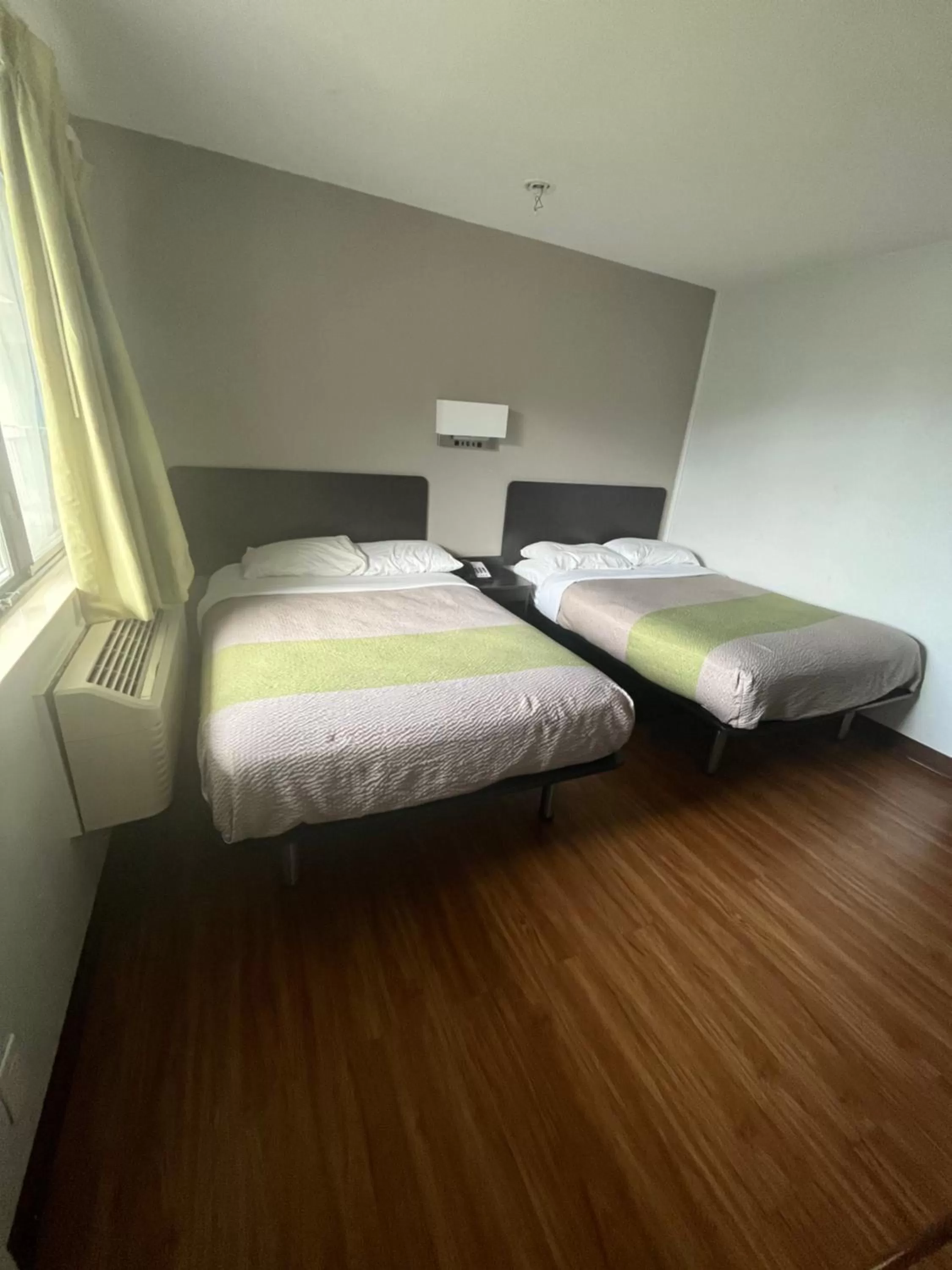 Bed in Motel 6-Wichita, KS - AIRPORT