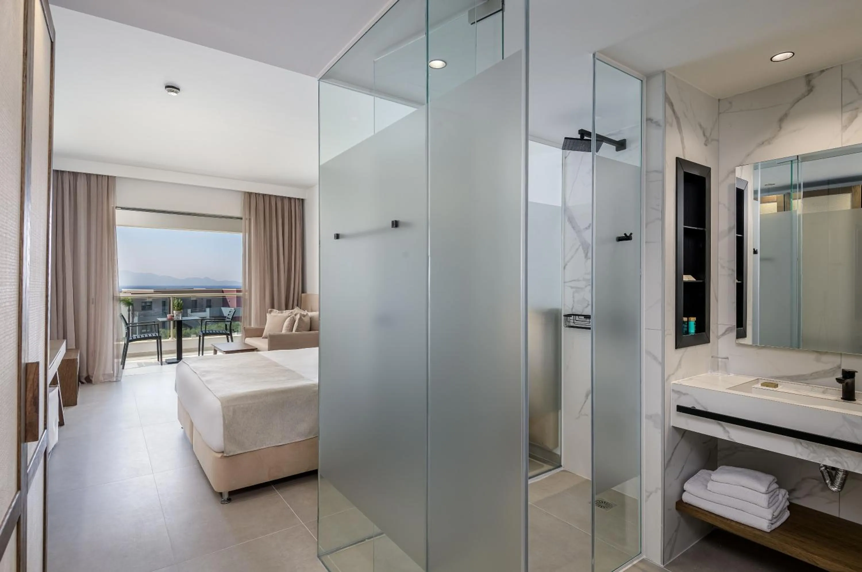 Bathroom, Bed in Michelangelo Resort & Spa