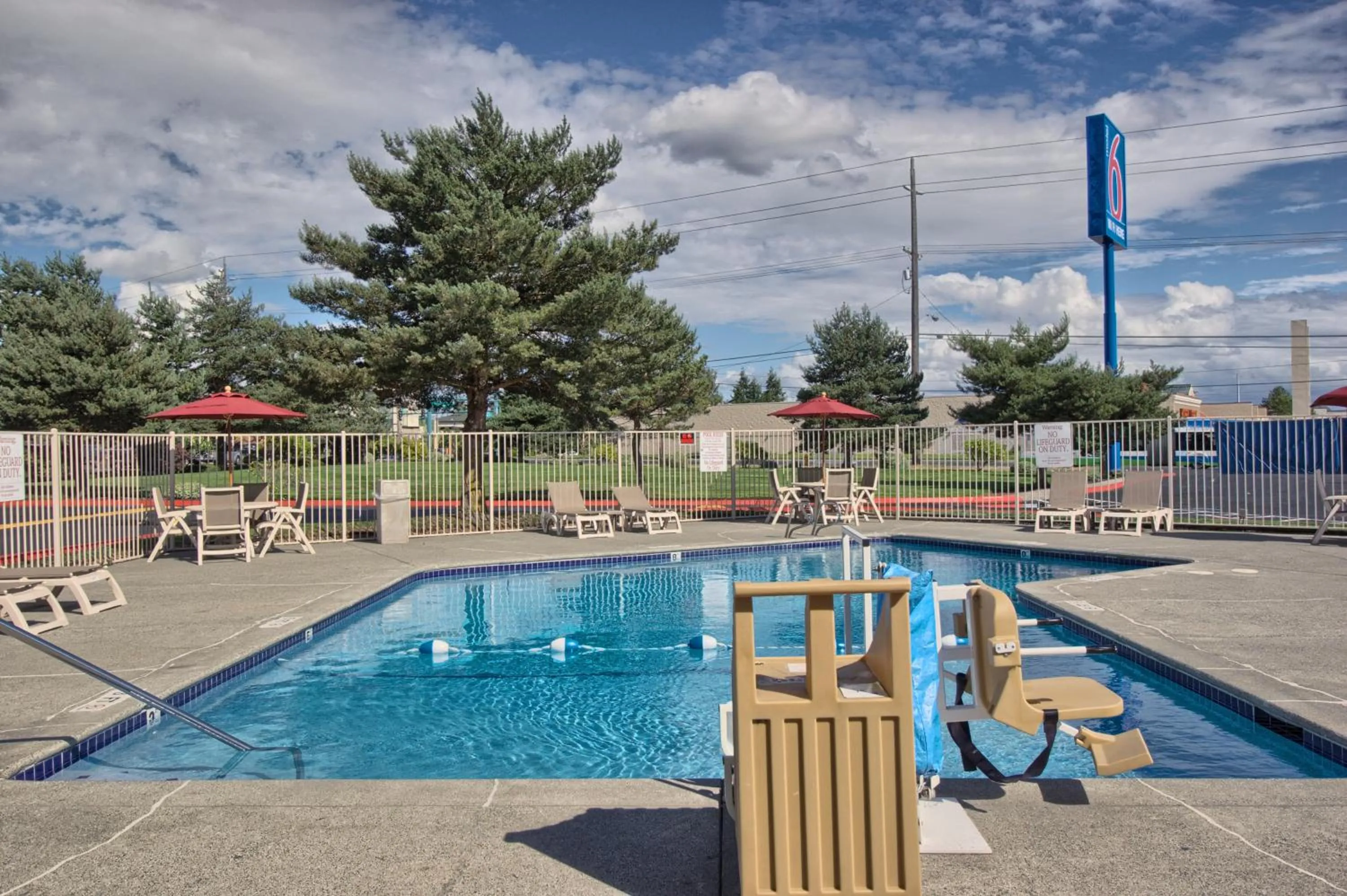 Swimming pool in Motel 6-Everett, WA - North