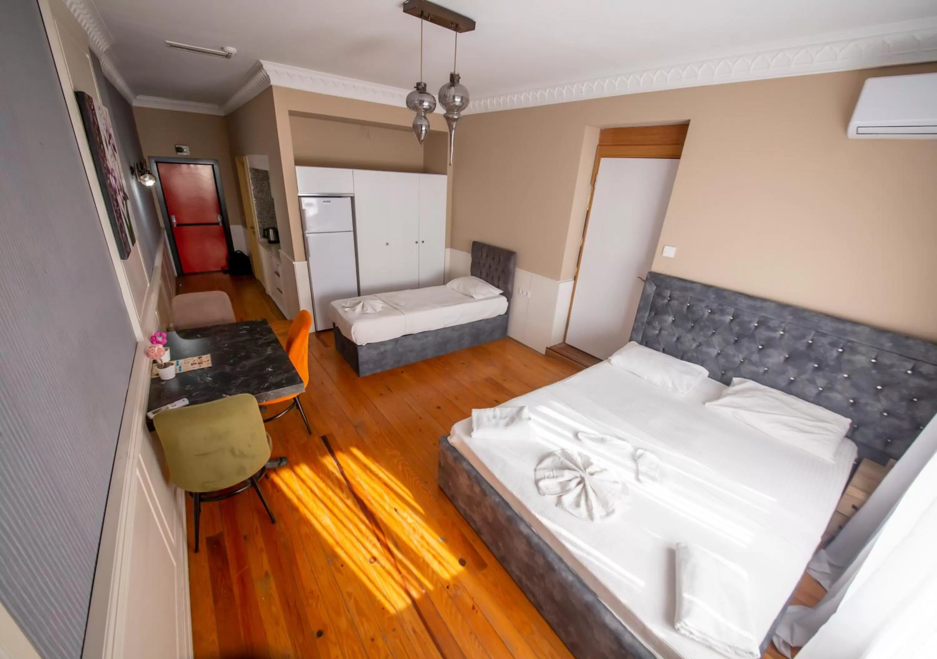 Triple Room with Balcony in Royal Palace Hotel