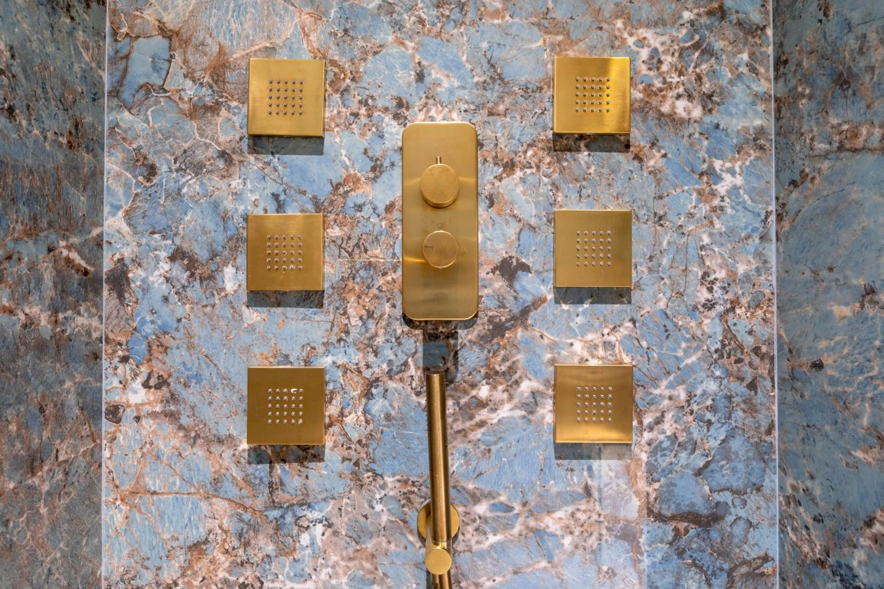 Shower in Grand Hotel Kalamata