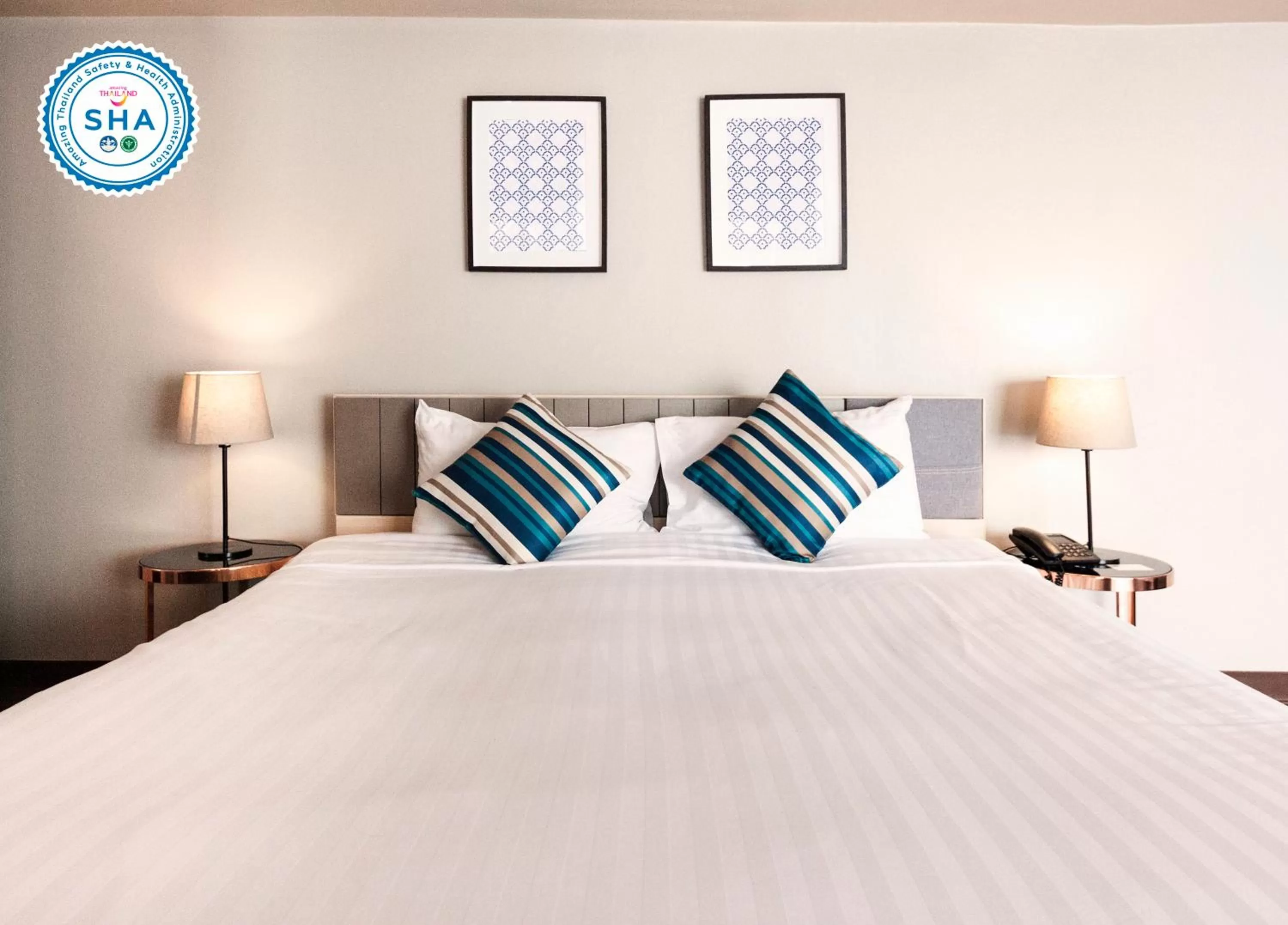 Photo of the whole room, Bed in Samran Place Hotel