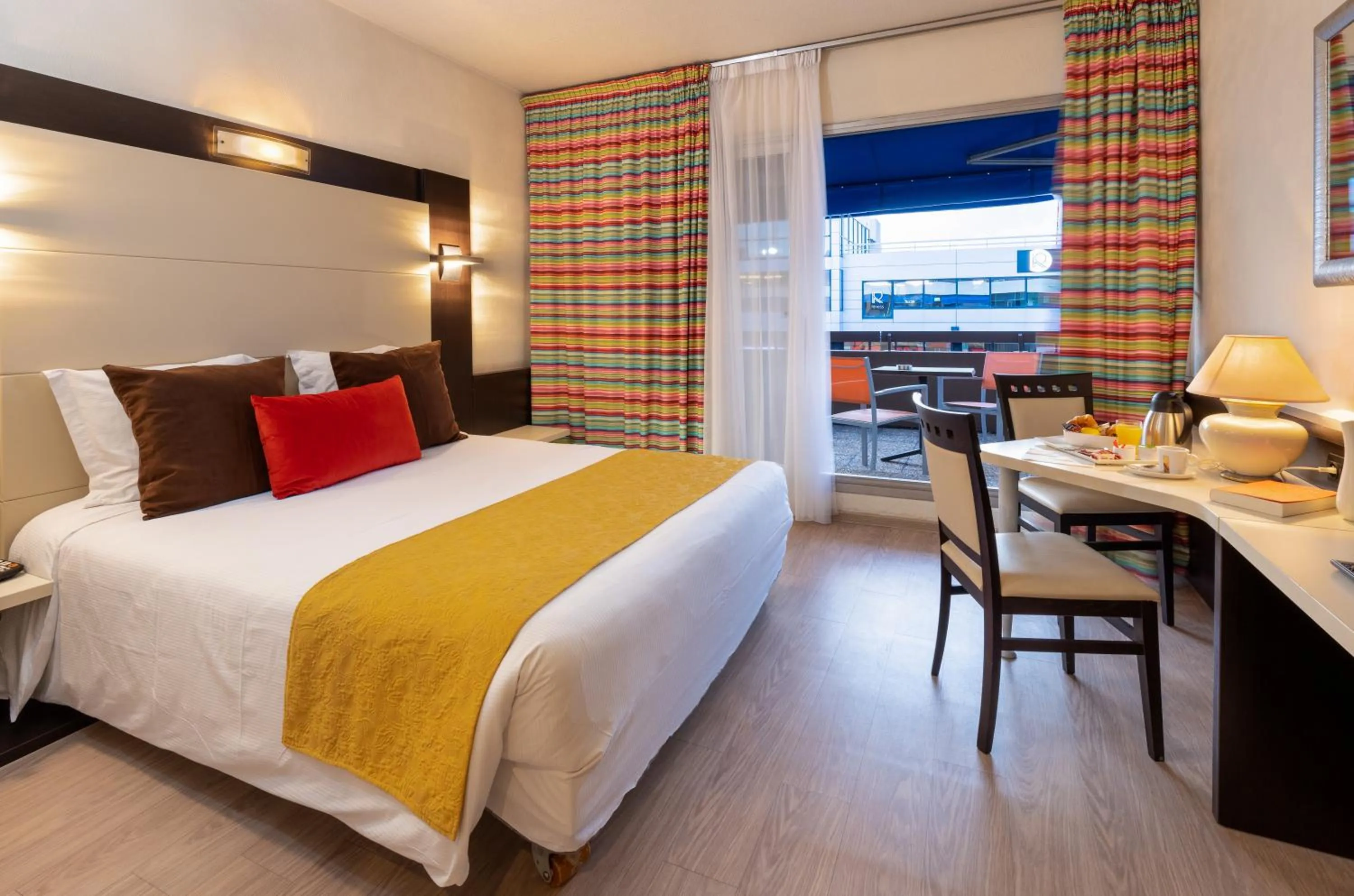 Photo of the whole room, Bed in The Originals City, Hôtel Galaxie, Nice Aéroport