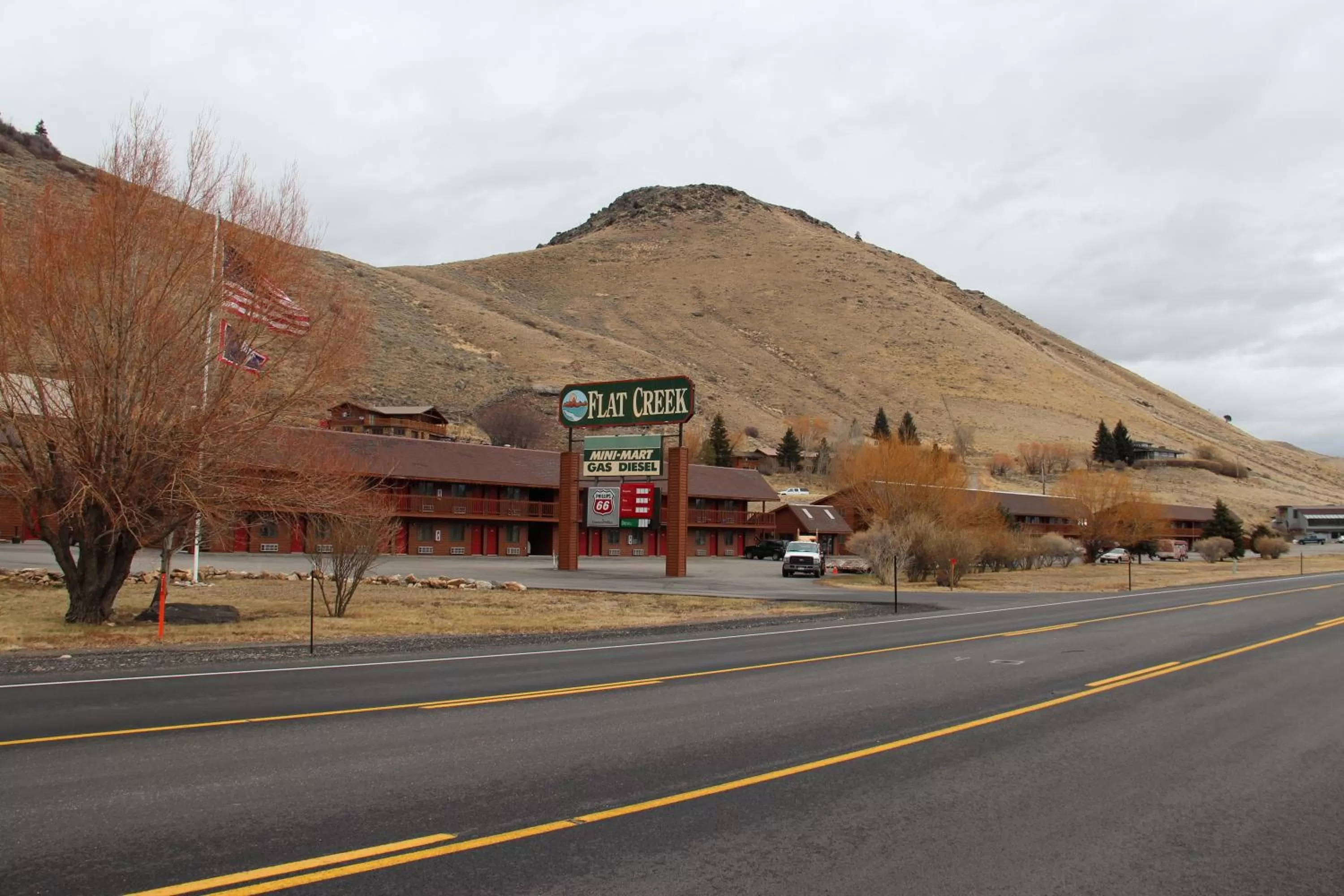 Facade/entrance in Flat Creek Inn