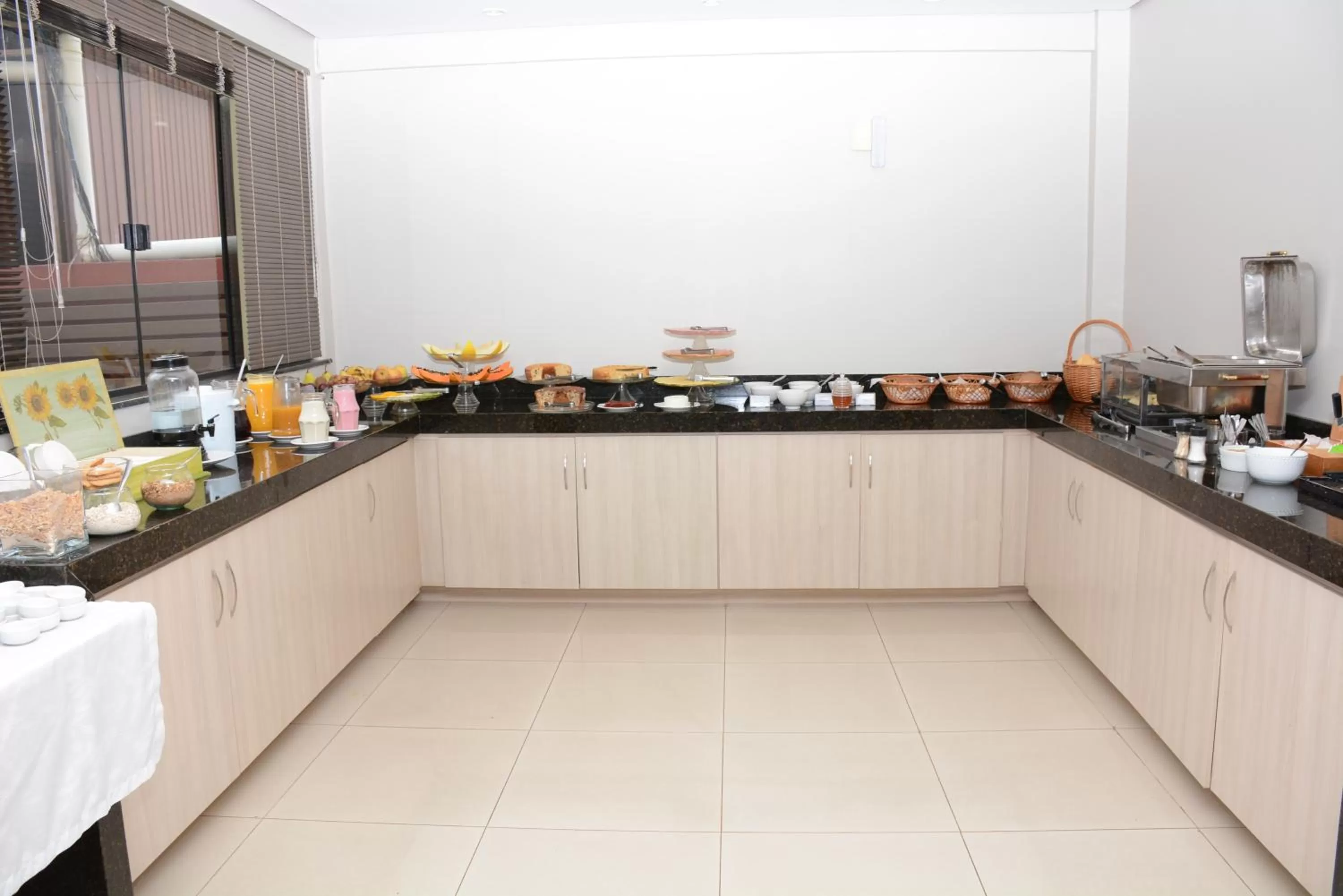 Coffee/tea facilities in Al-Manara Hotel