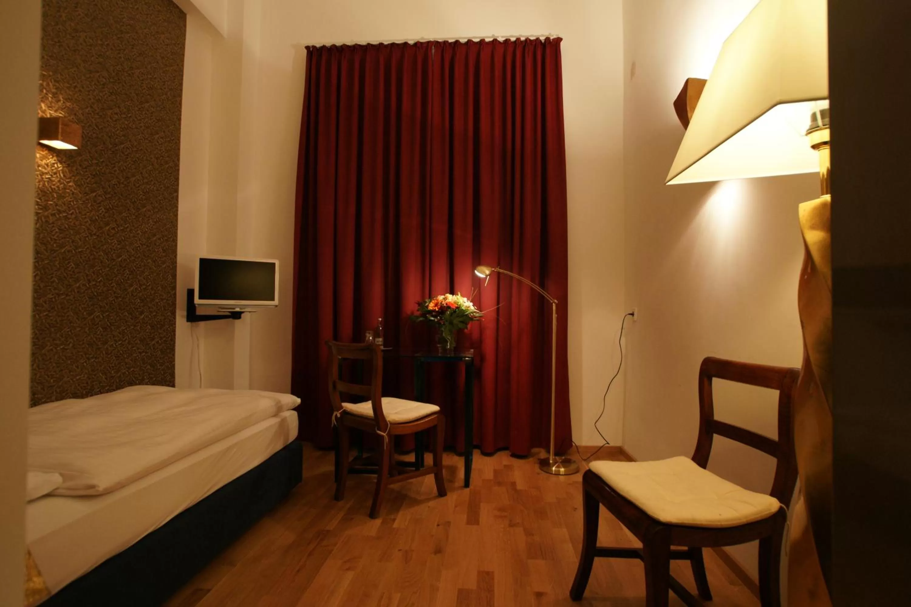 Photo of the whole room, Bed in Hotel Stern - Self Check-In