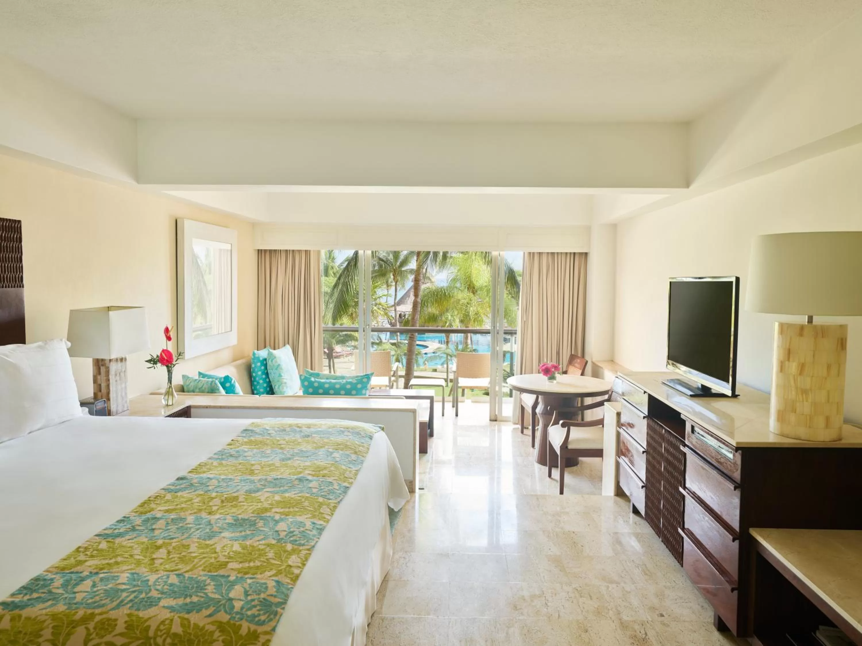 Photo of the whole room, Bed in Grand Fiesta Americana Coral Beach Cancun - All Inclusive