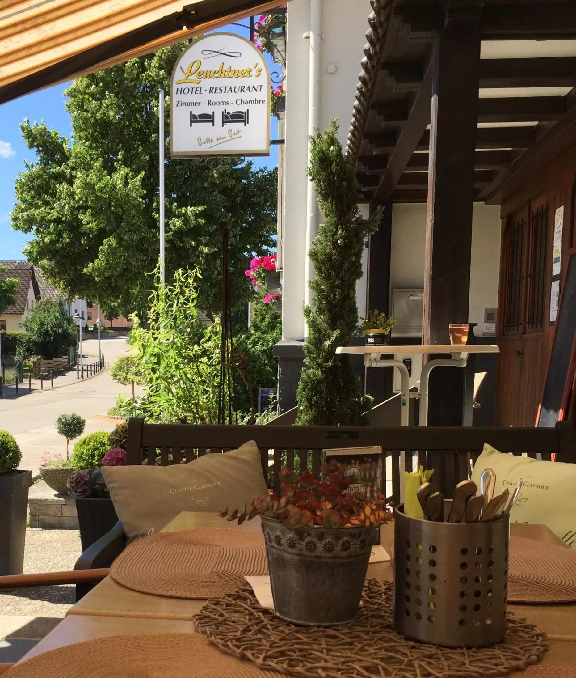 Restaurant/places to eat in Leuchtners an der Rennbahn