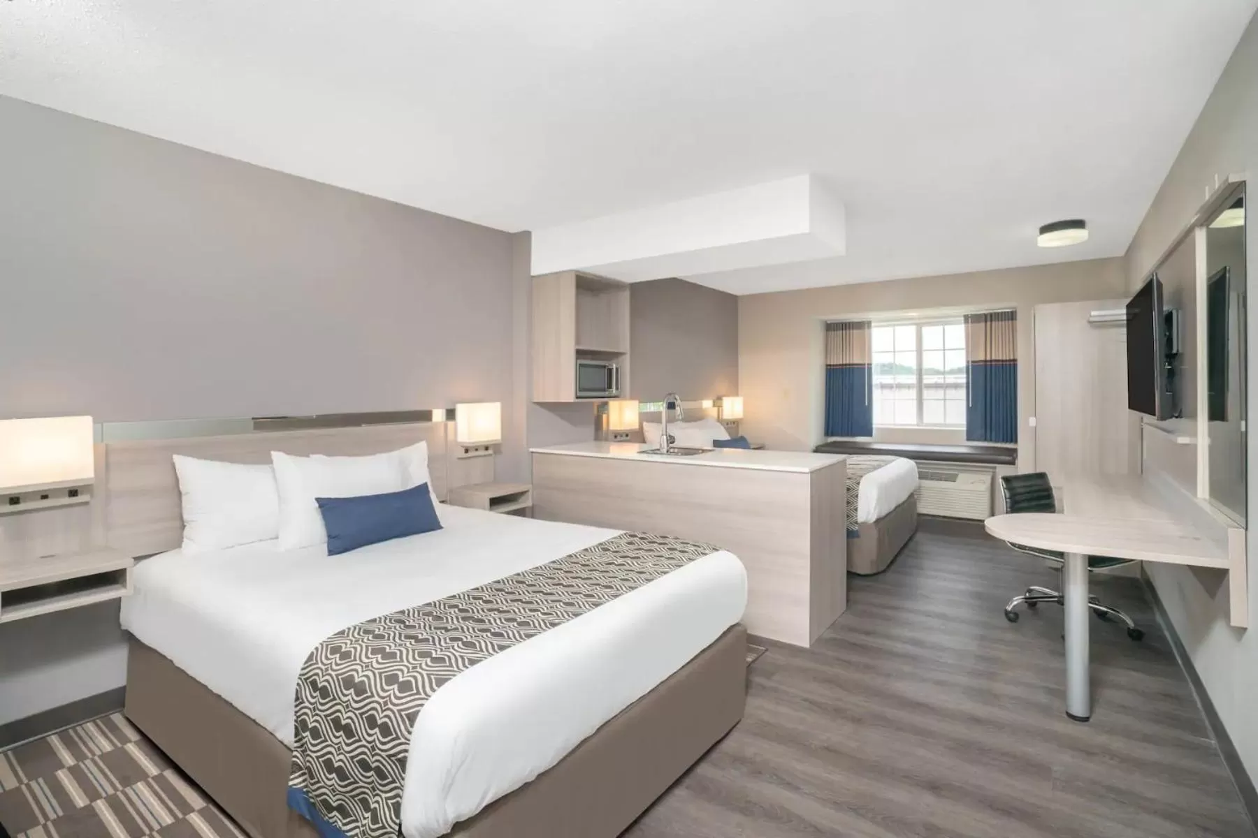 Bed in Quality Inn & Suites Nashville - Bellevue