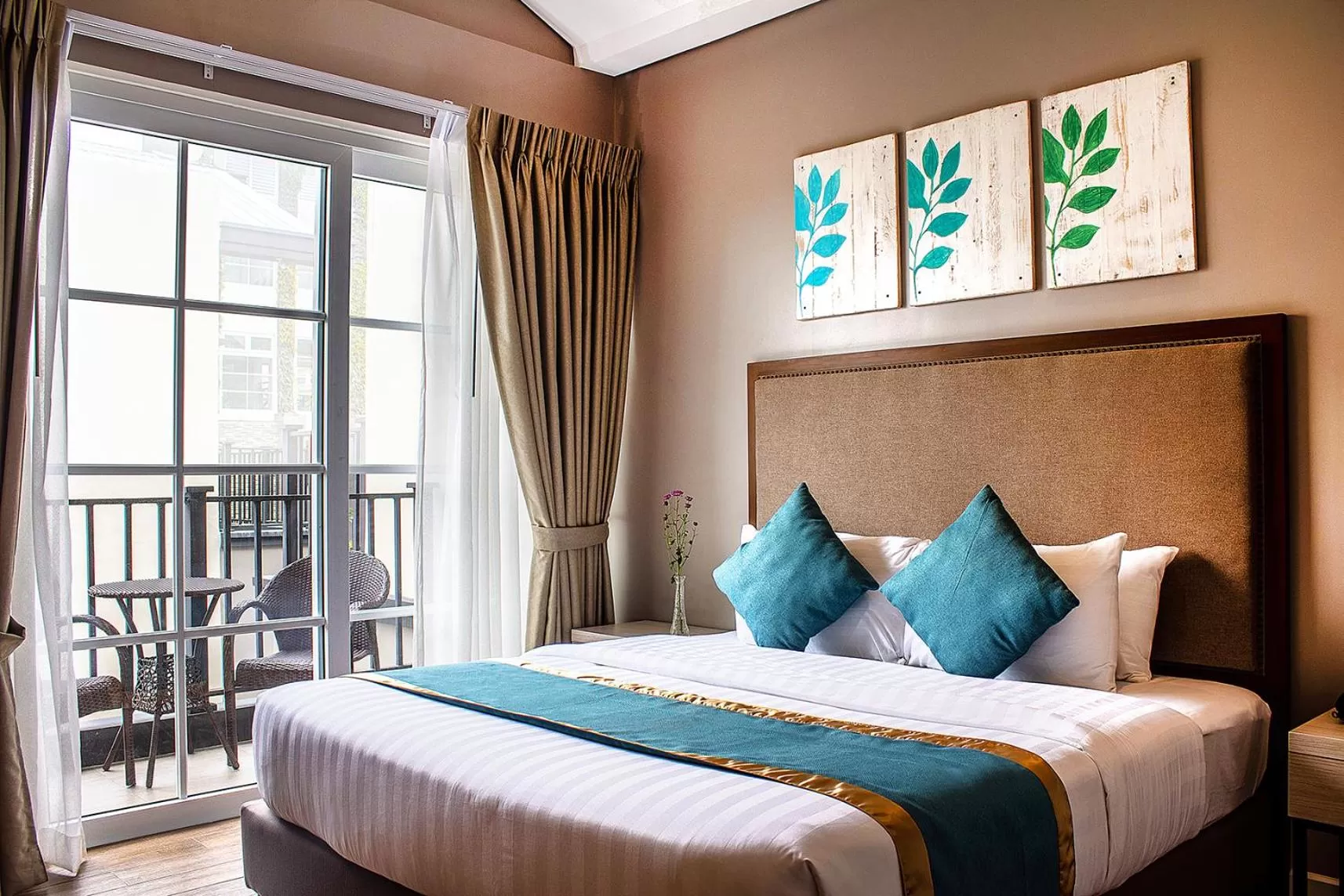 Bed in Royale Parc Hotel Tagaytay