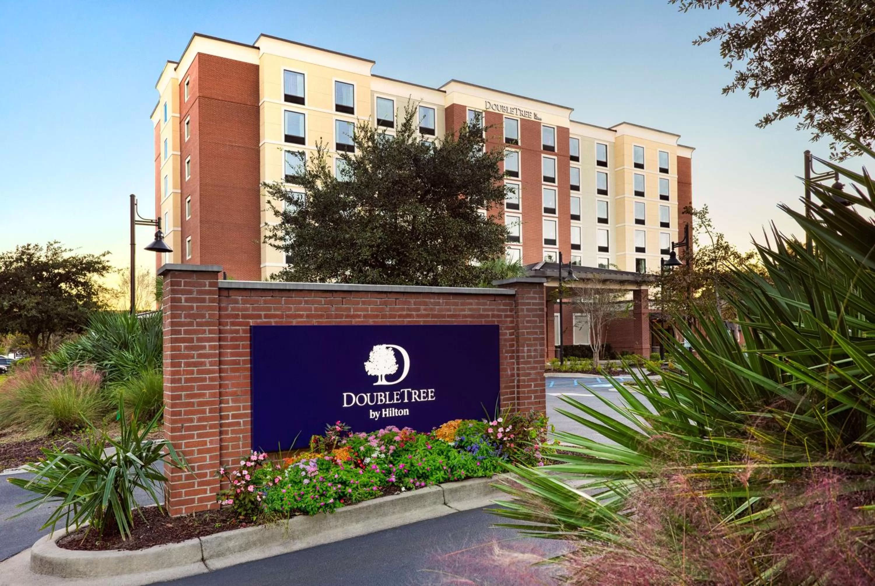 Property building in DoubleTree by Hilton Charleston Mount Pleasant