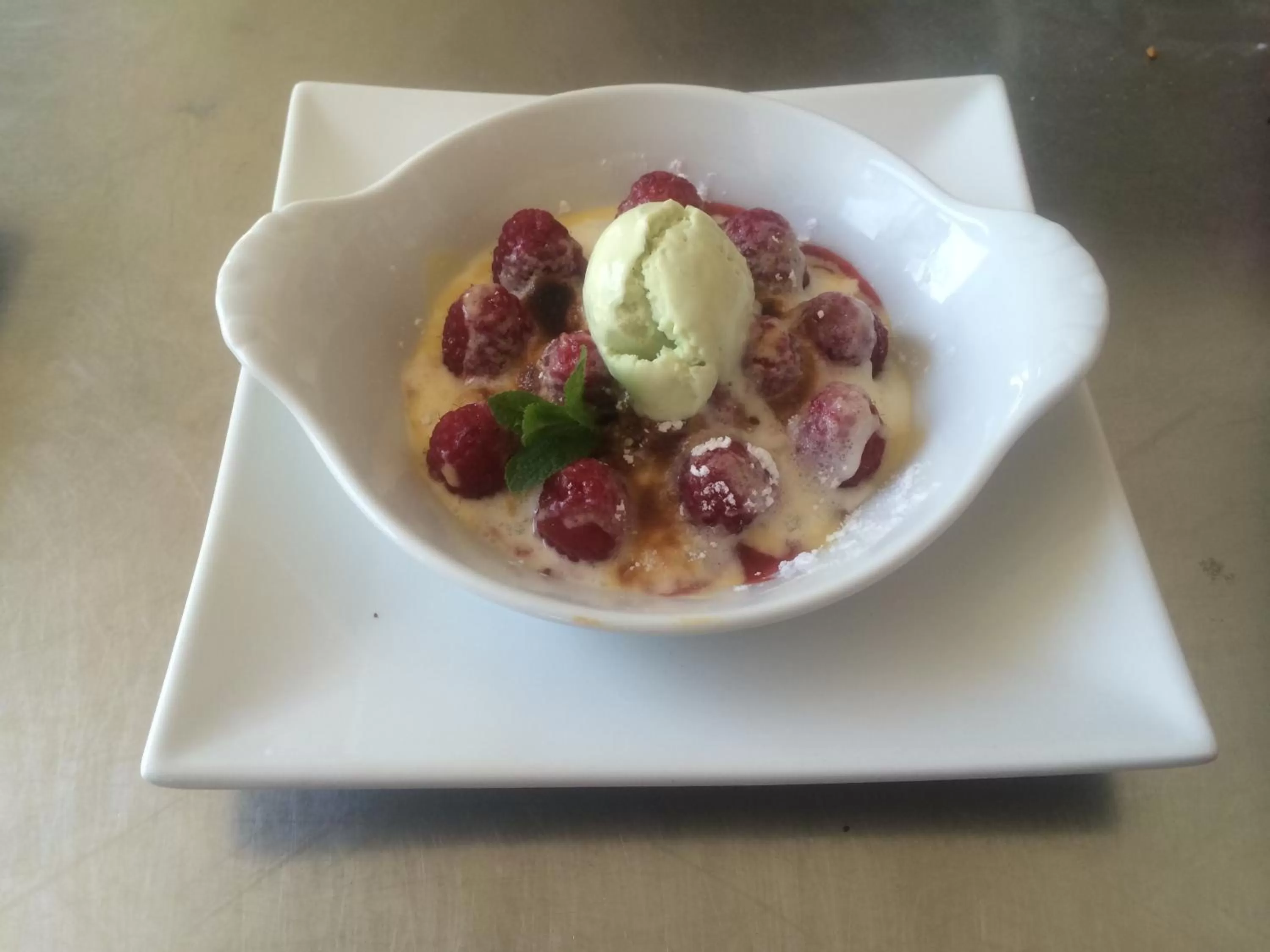 Food and drinks in LOGIS Hotel l'Escargotière Dijon Sud - Chenove