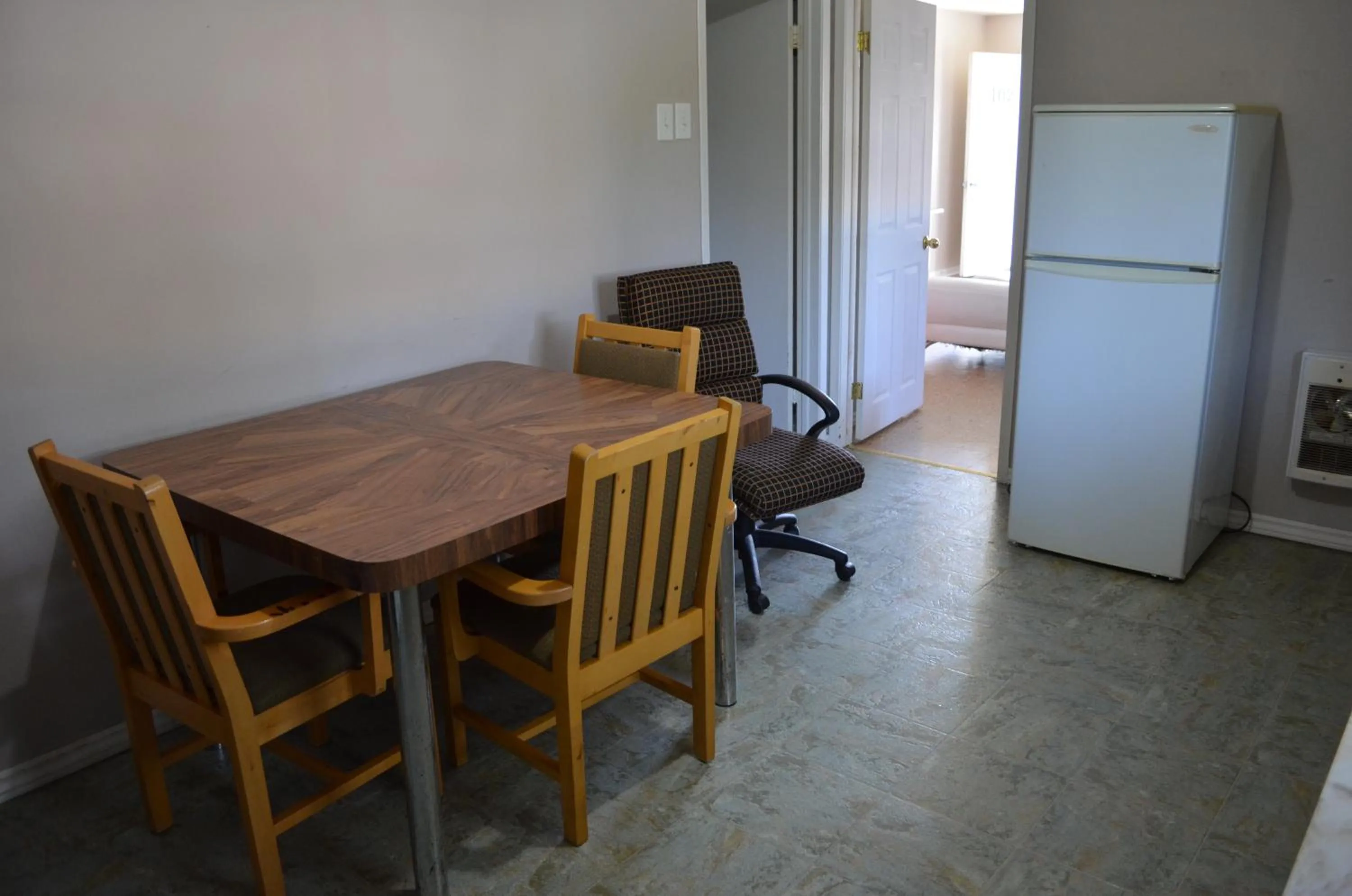 Dining Area in Studio 1 Motel