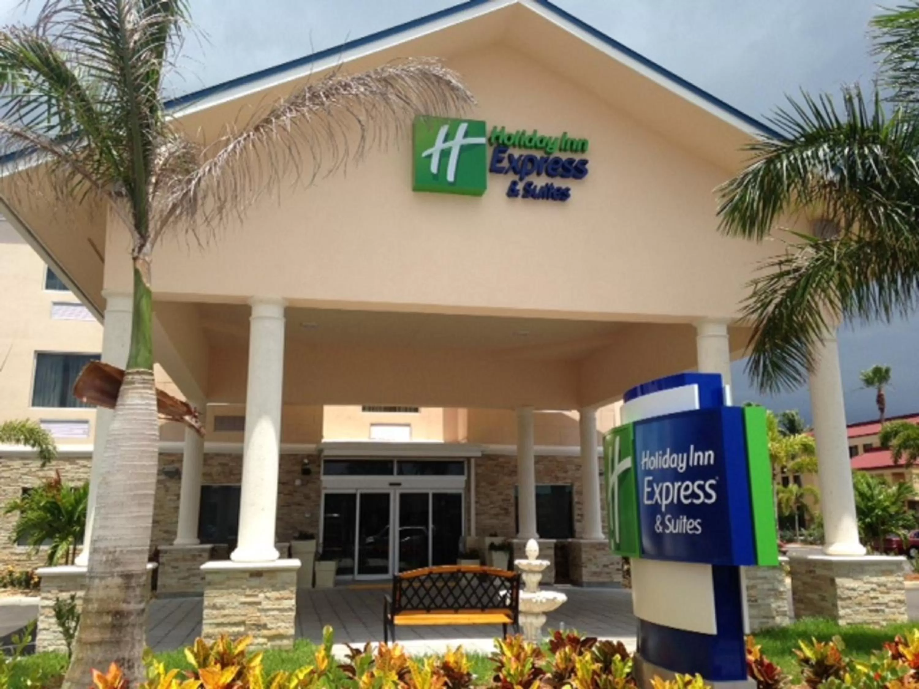 Property building in Holiday Inn Express & Suites Lantana by IHG