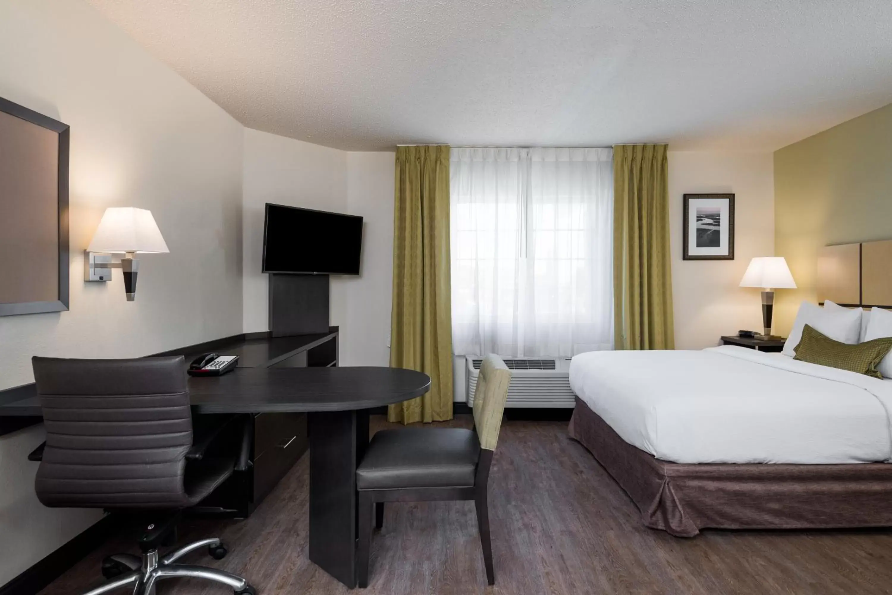 Queen Studio - Disability Access/Non-Smoking in Candlewood Suites Richmond West End Short Pump, an IHG Hotel Queen Studio - Disability Access/Non-Smoking in Candlewood Suites Richmond West End Short Pump, an IHG Hotel