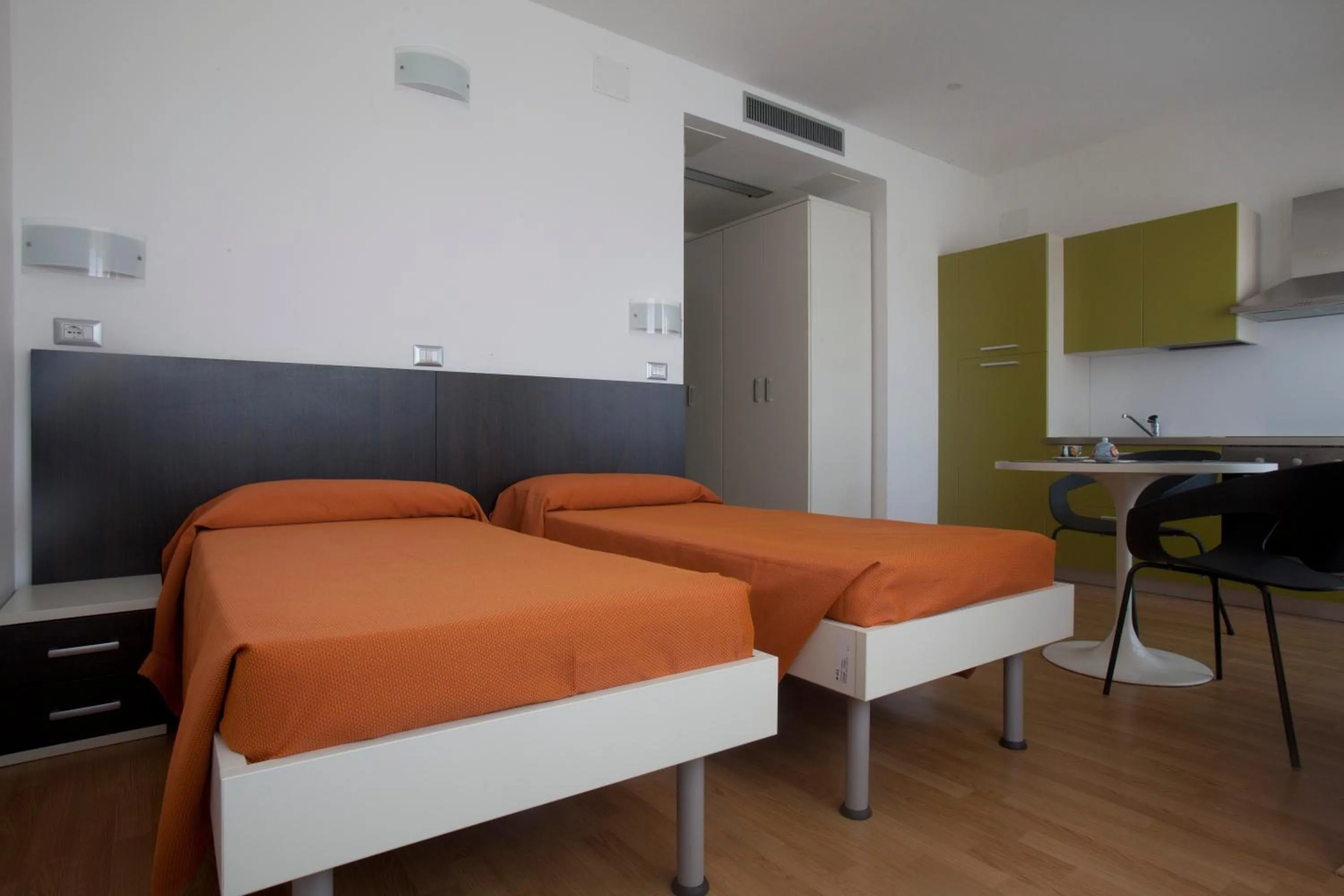 Studio (2 Adults) in Hotel Sharing