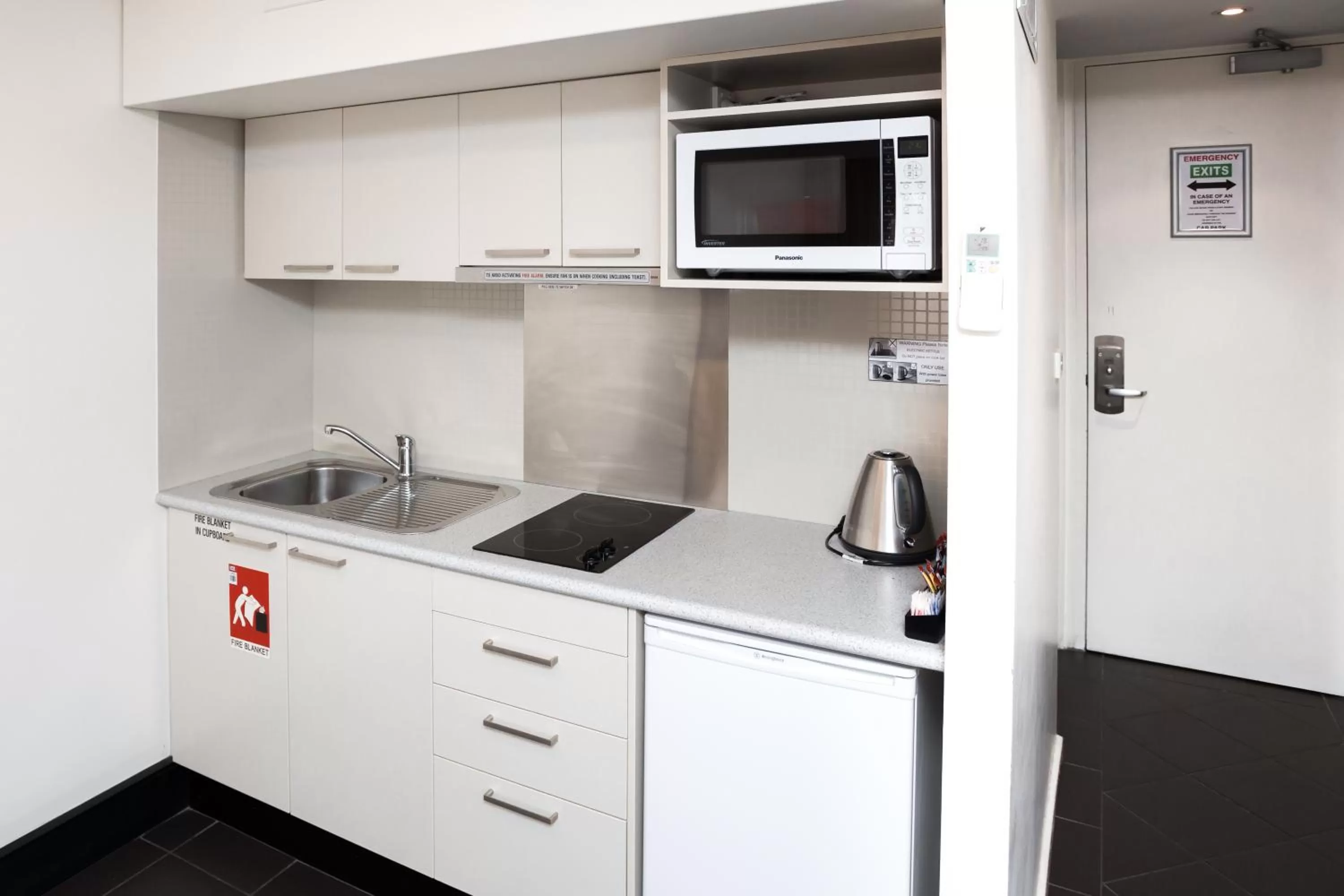 Kitchen or kitchenette in St Ives Apartments