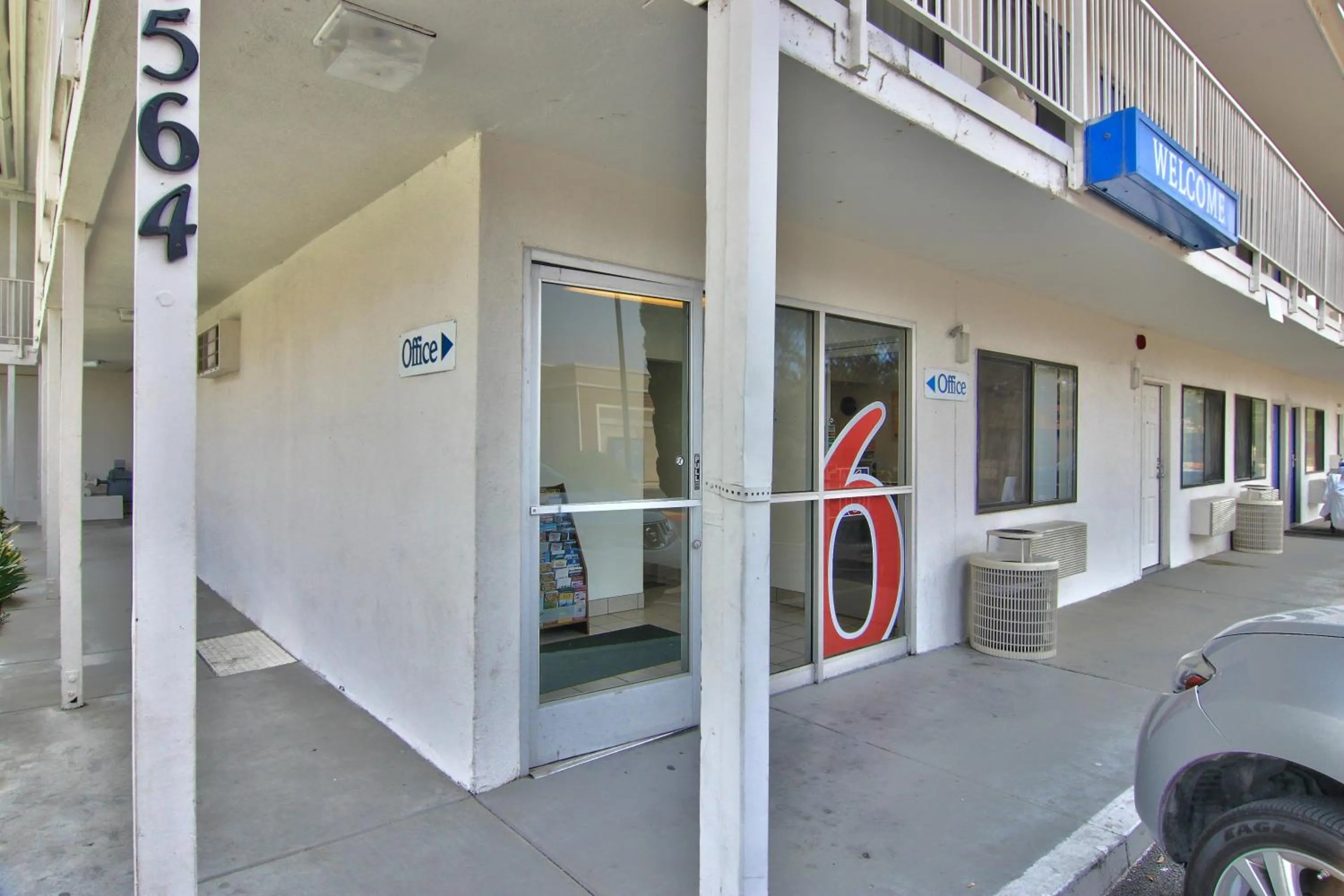 Facade/entrance in Motel 6-Woodland, CA Sacramento Airport