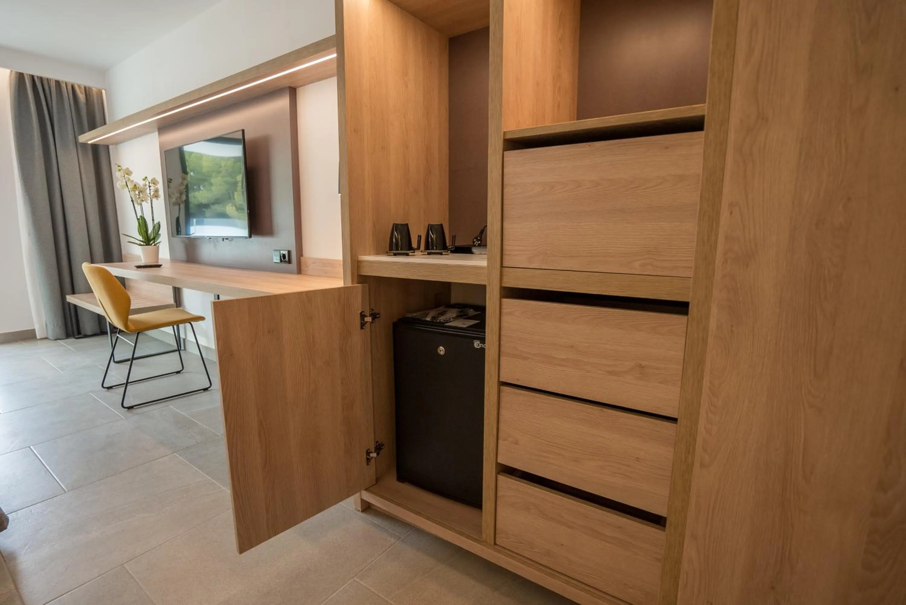 TV and multimedia in Hotel Morlans Suites - Adults Only