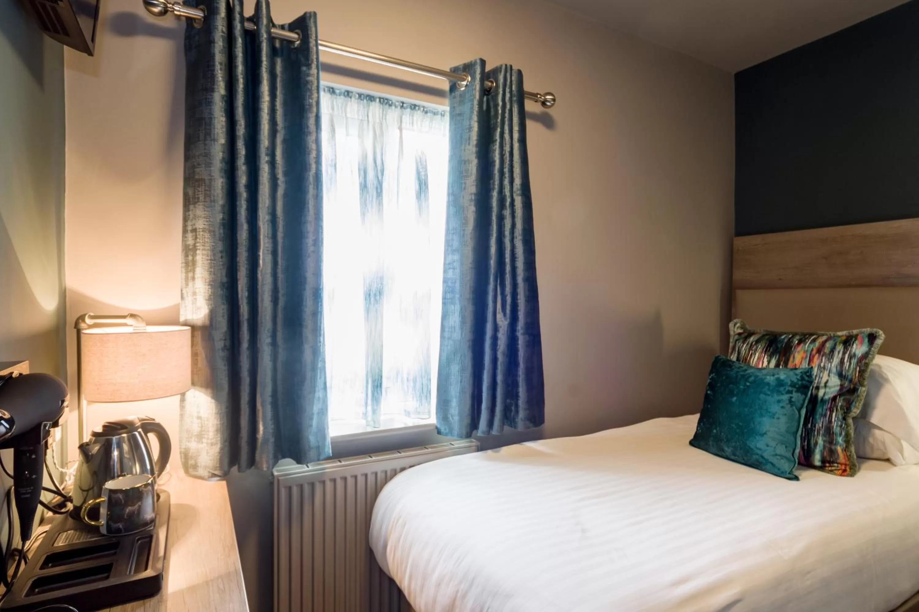 Photo of the whole room, Bed in Hotel No 8