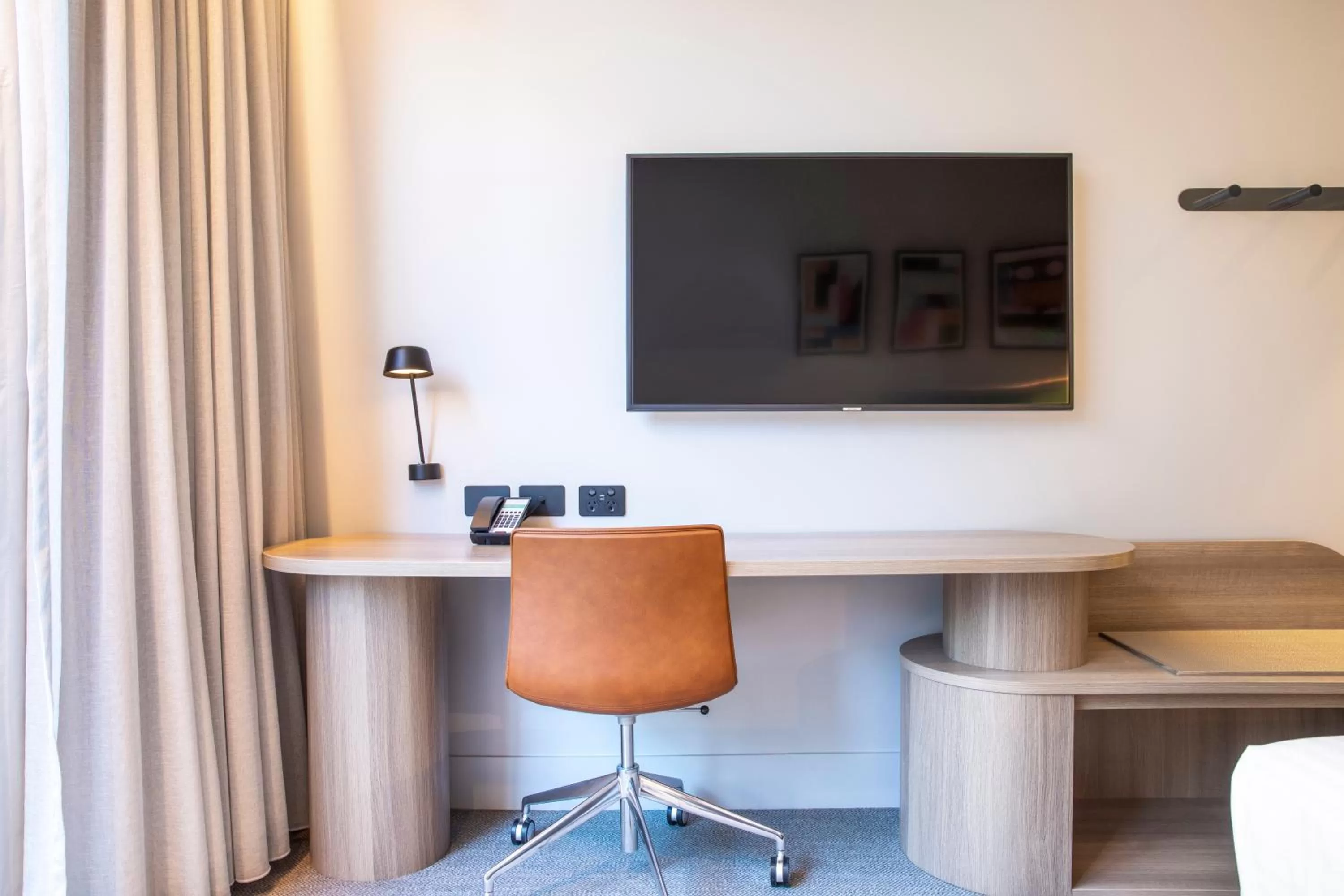 TV and multimedia in Holiday Inn Werribee by IHG