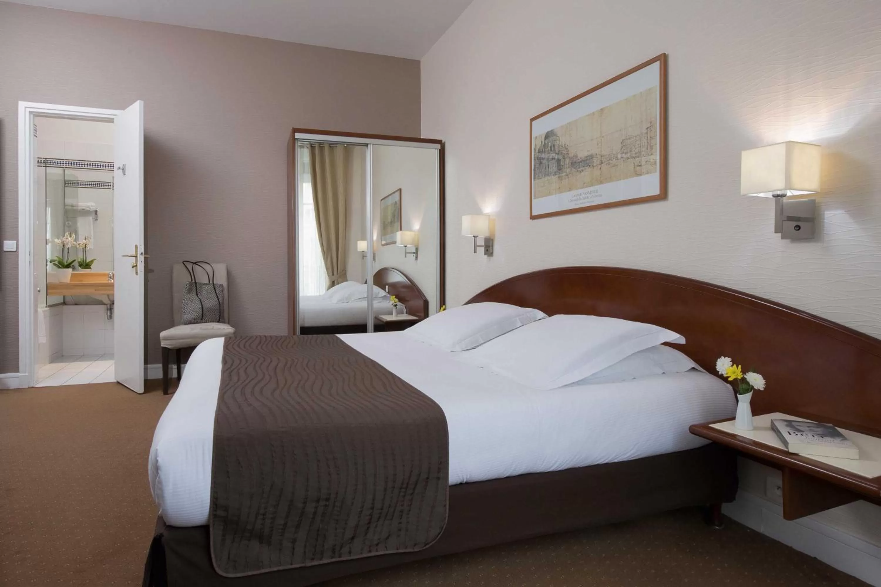 Photo of the whole room, Bed in Excelsior Opera