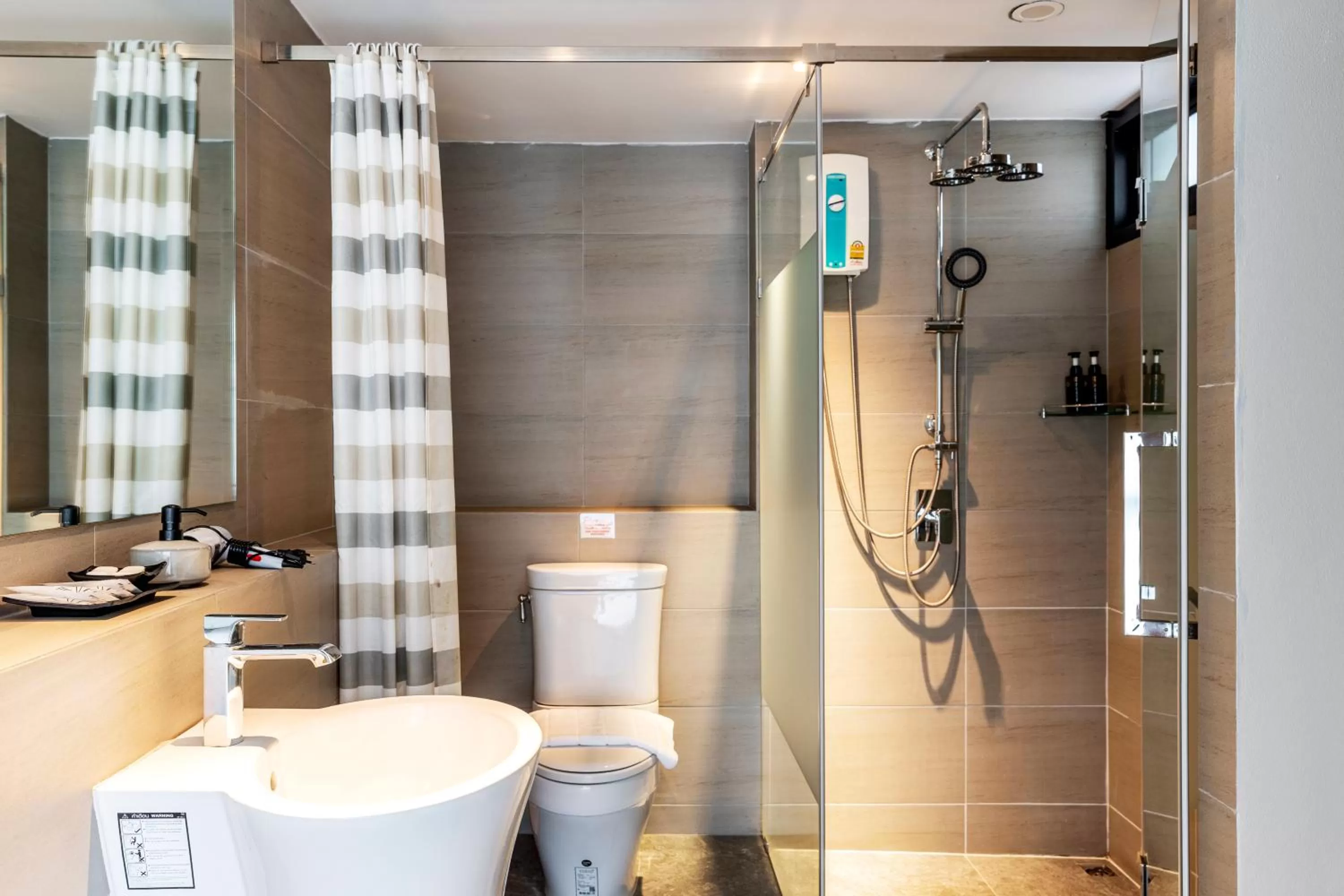 Shower in Nest by Sangob