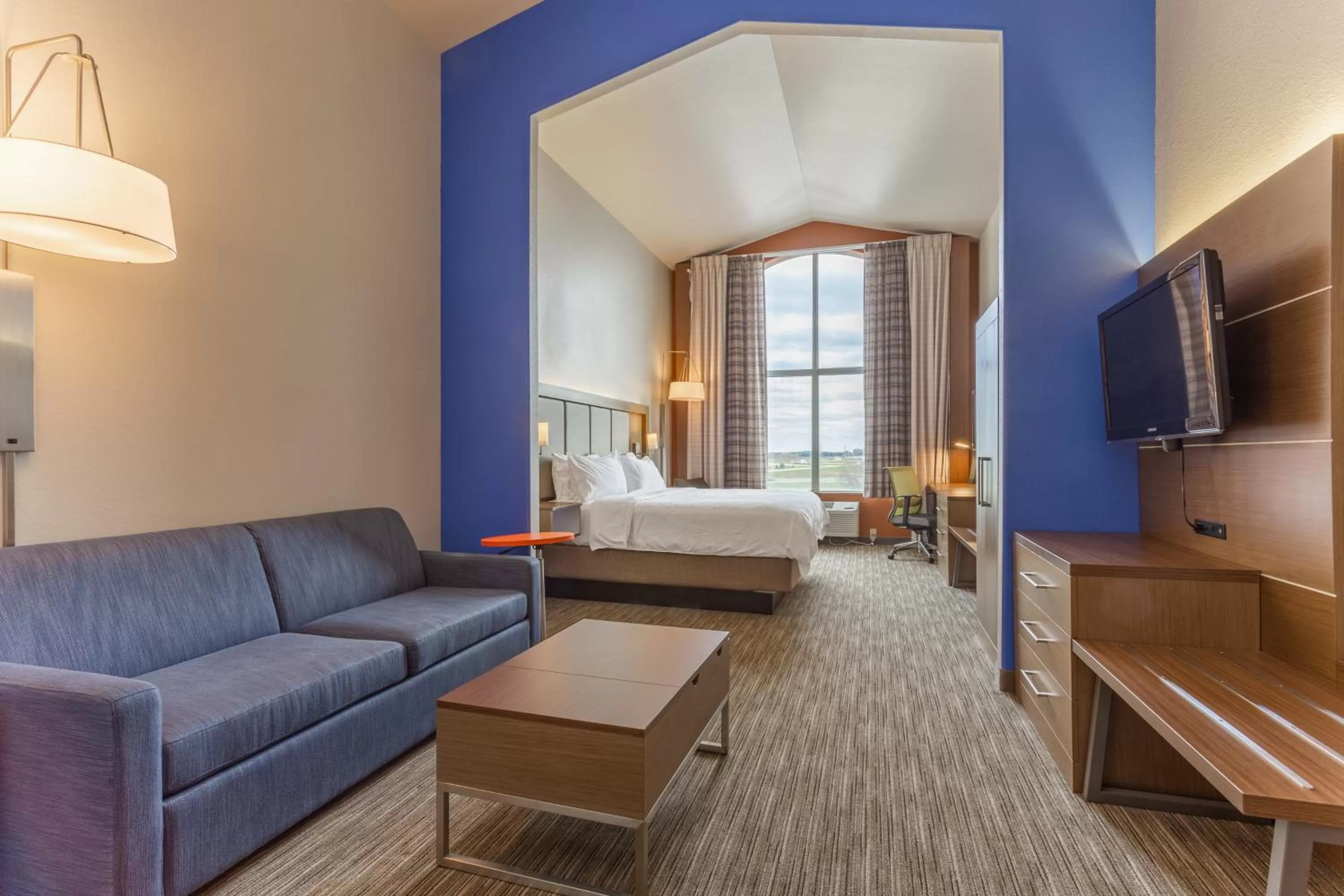 TV and multimedia, Bed in Holiday Inn Express Rockford-Loves Park by IHG