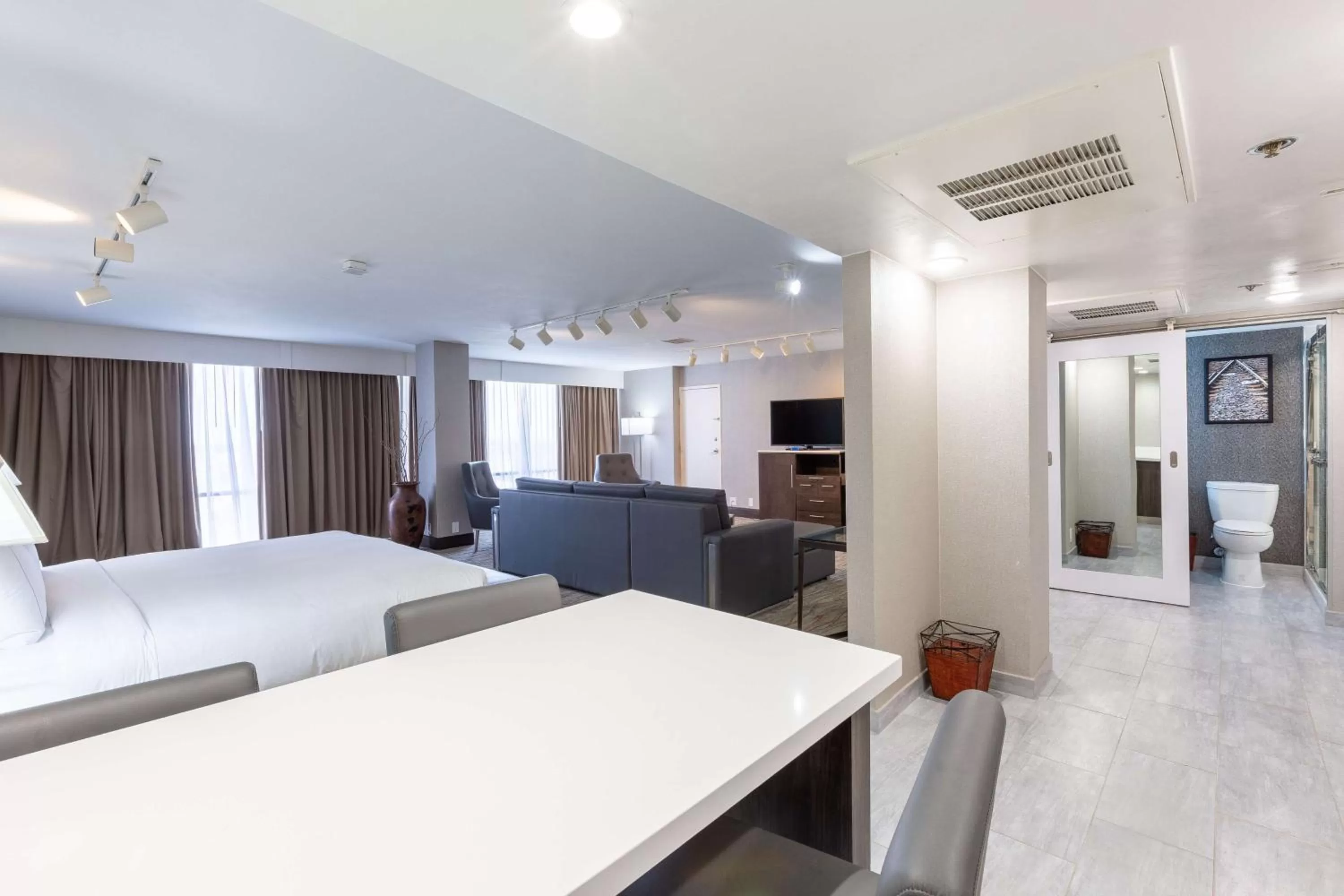 Bedroom, Bed in DoubleTree by Hilton Dallas/Richardson