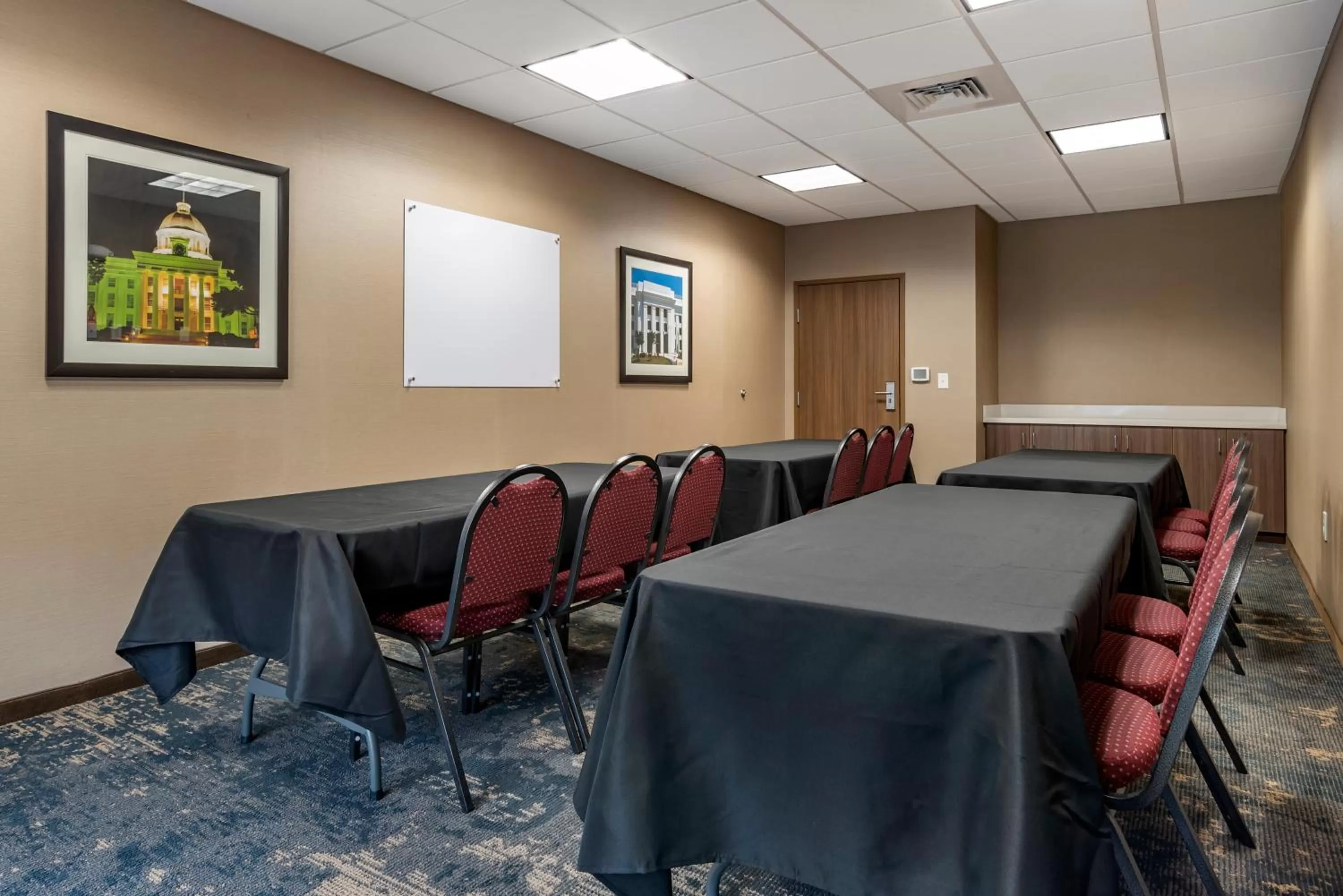 Meeting/conference room in Comfort Inn & Suites Downtown near University