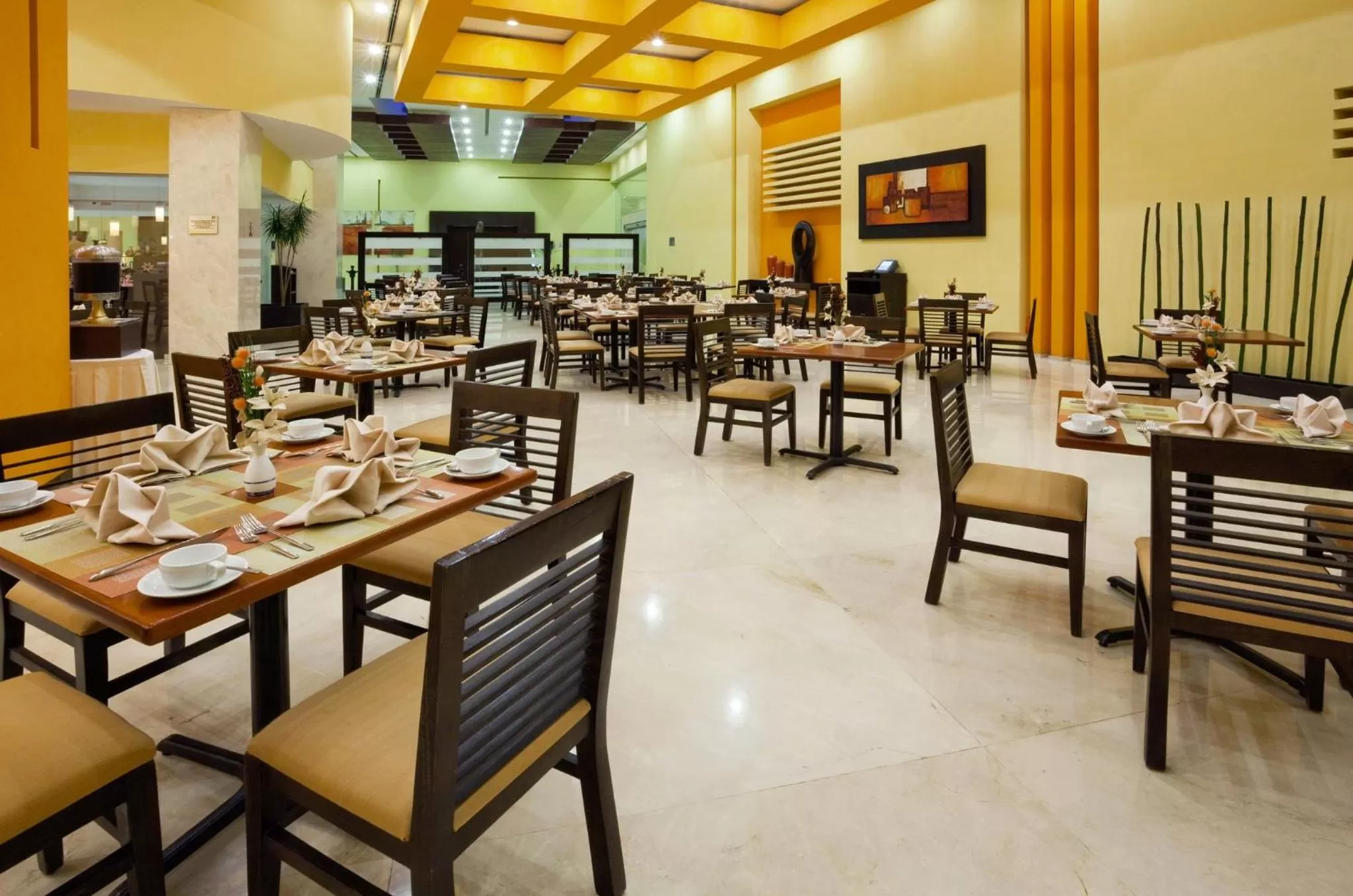 Restaurant/places to eat in Holiday Inn Puebla Finsa by IHG