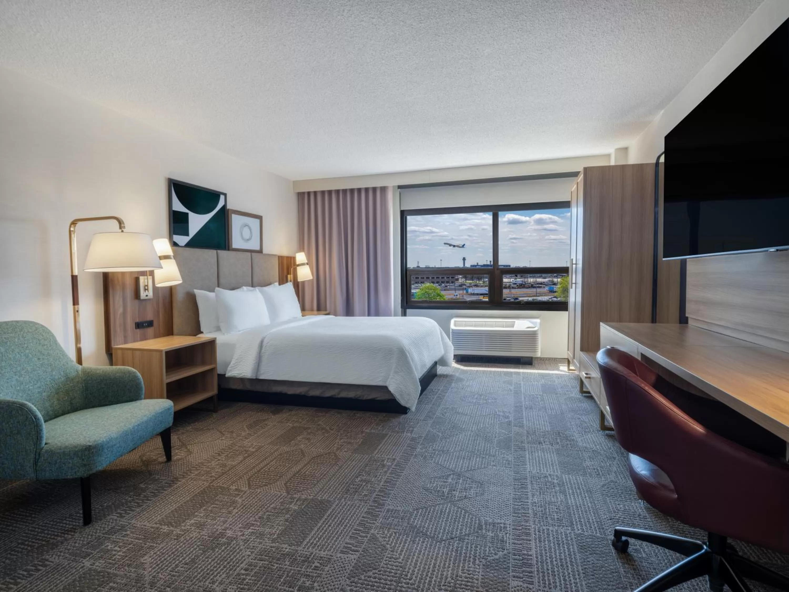 Bed in Staybridge Suites Chicago O'Hare - Rosemont by IHG