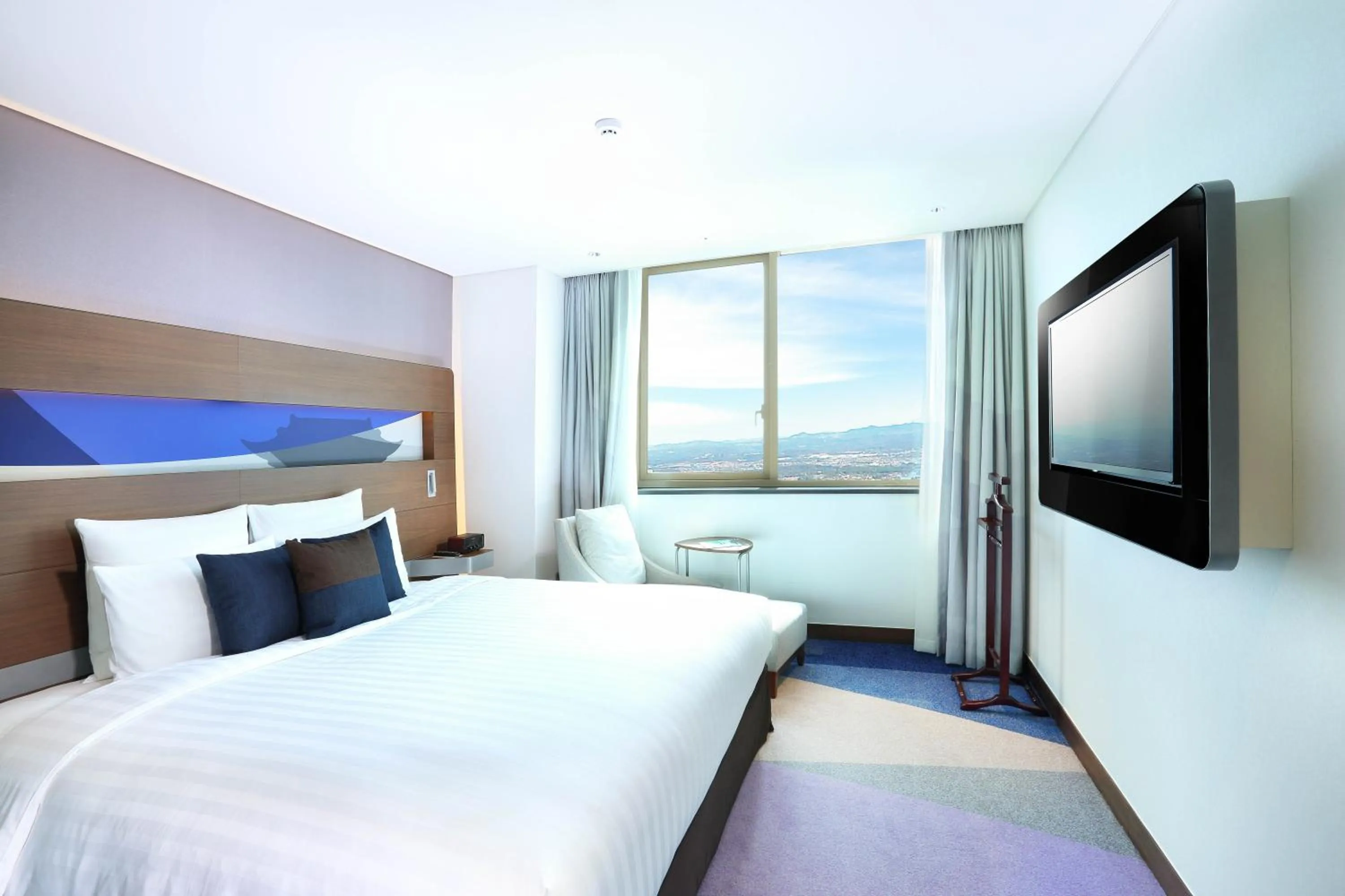 Photo of the whole room, Bed in Novotel Ambassador Suwon