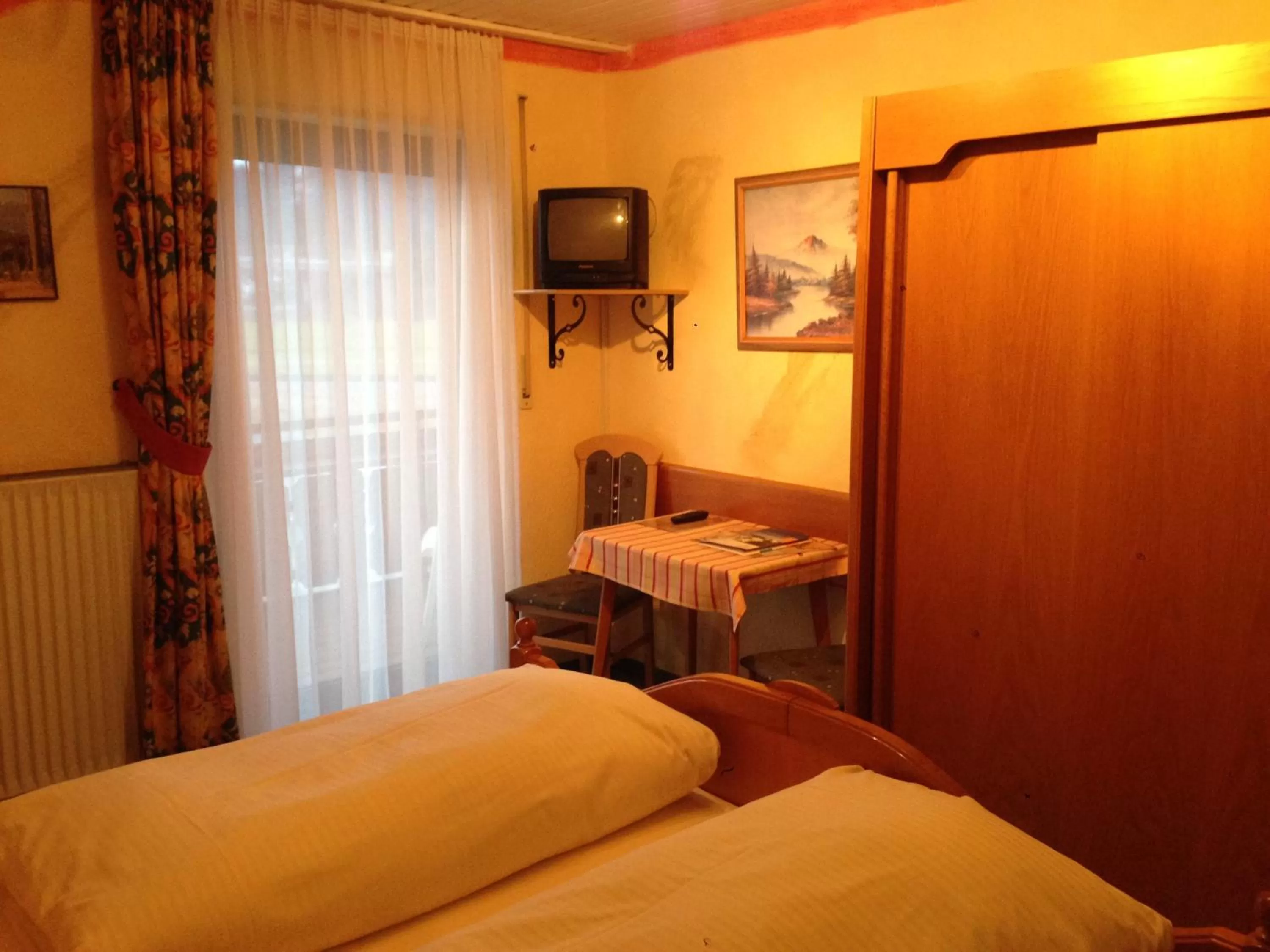 Bedroom, Bed in Beim Haxenwirt