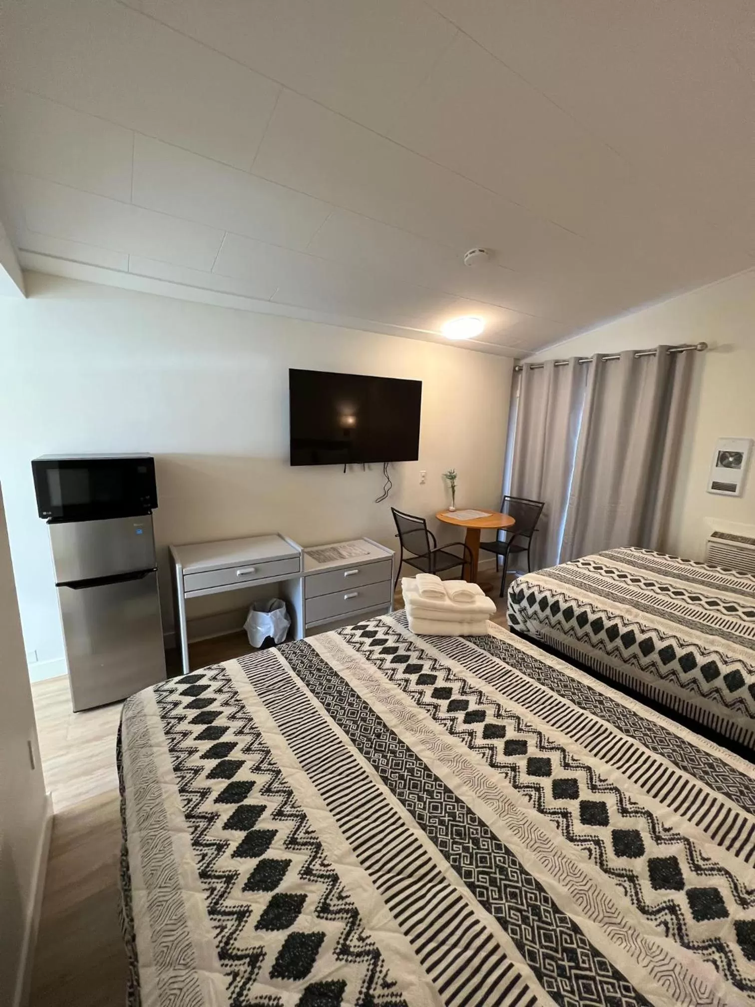 TV and multimedia, Bed in Destination Inn Cache Creek