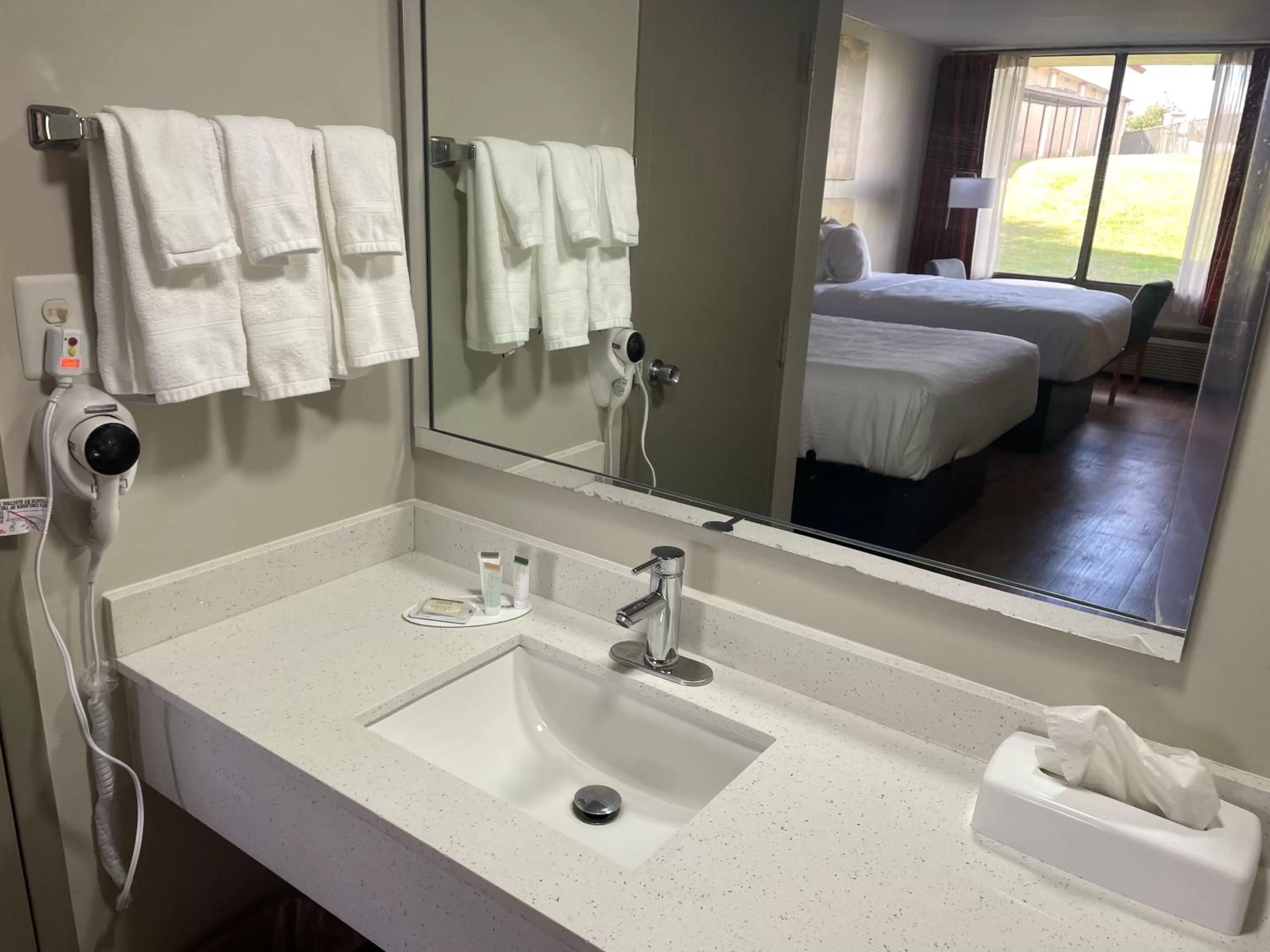 Bathroom, Bed in Days Inn by Wyndham Valdosta/Near Valdosta Mall